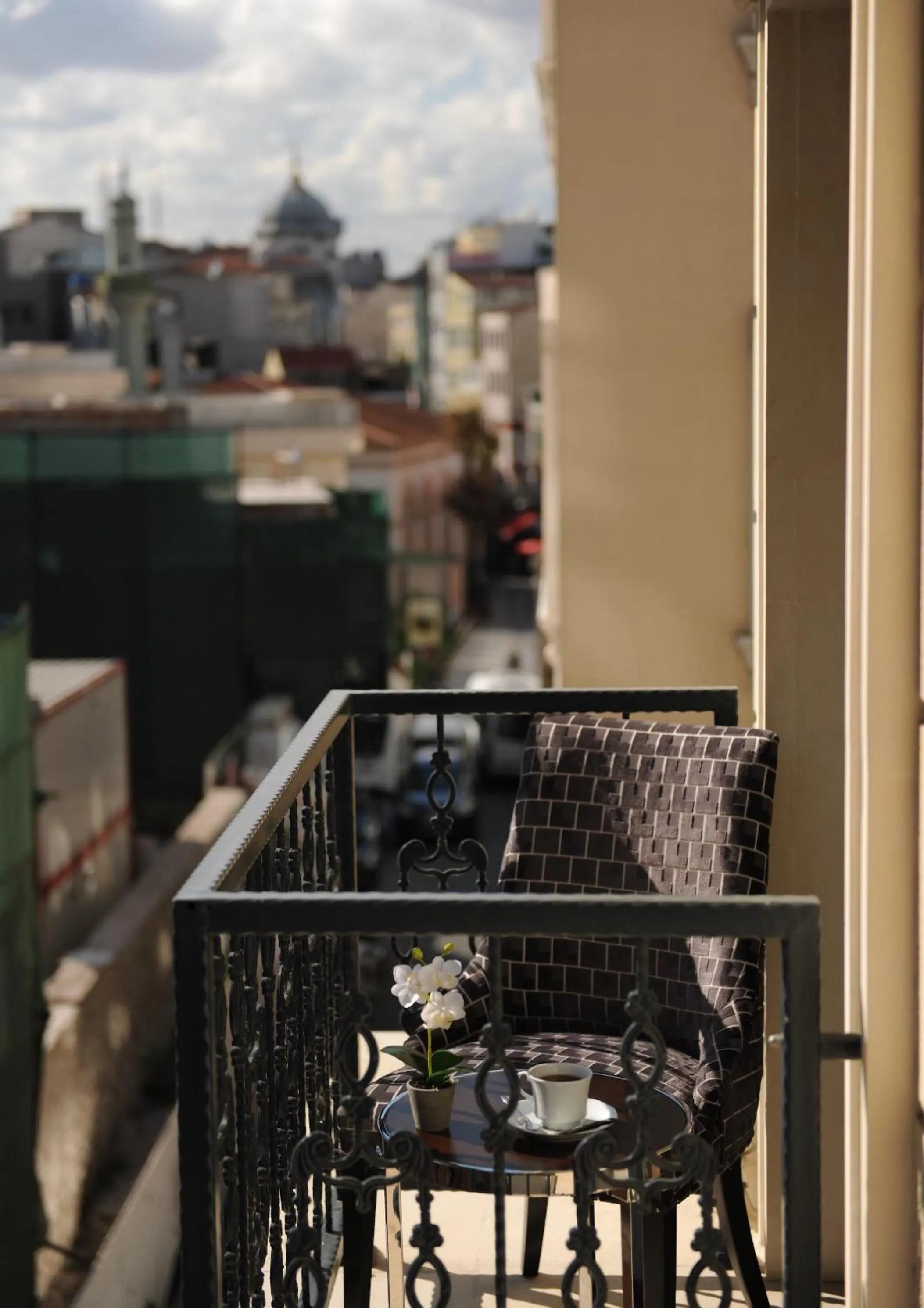 Day in Le Petit Palace Hotel - Special Category