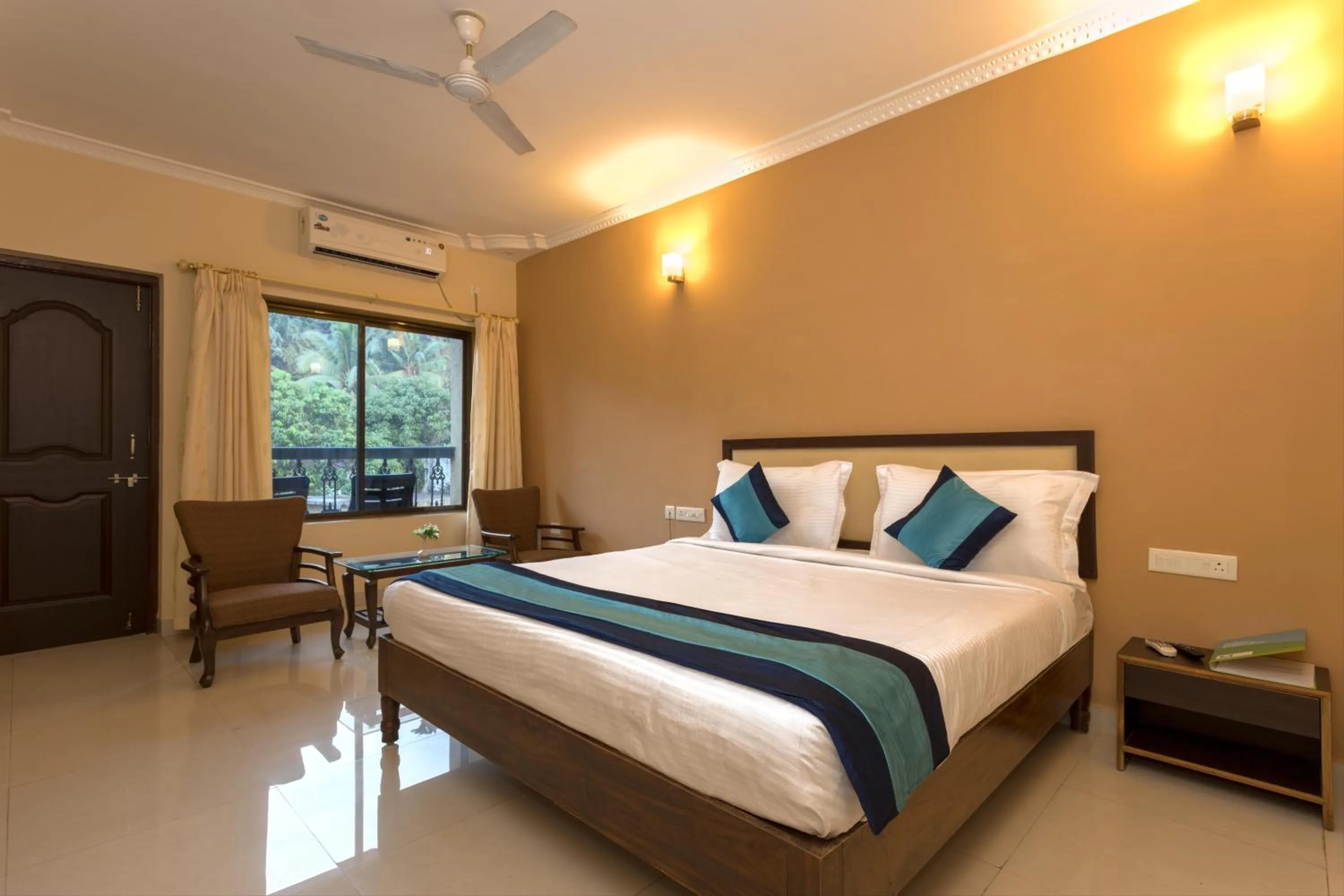 Bedroom, Bed in Rendezvous Beach Resort Panjim