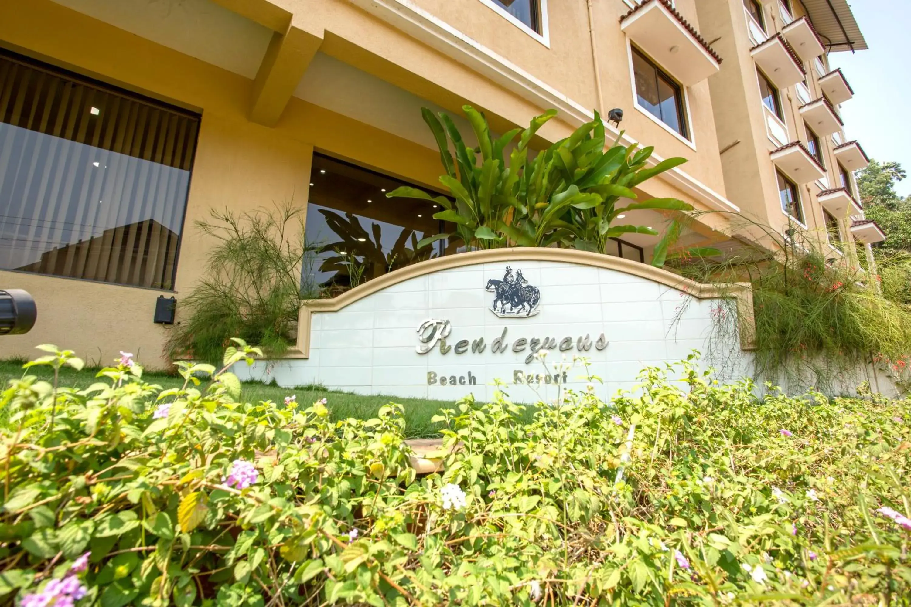 Facade/entrance in Rendezvous Beach Resort Panjim Facade/entrance in Rendezvous Beach Resort Panjim