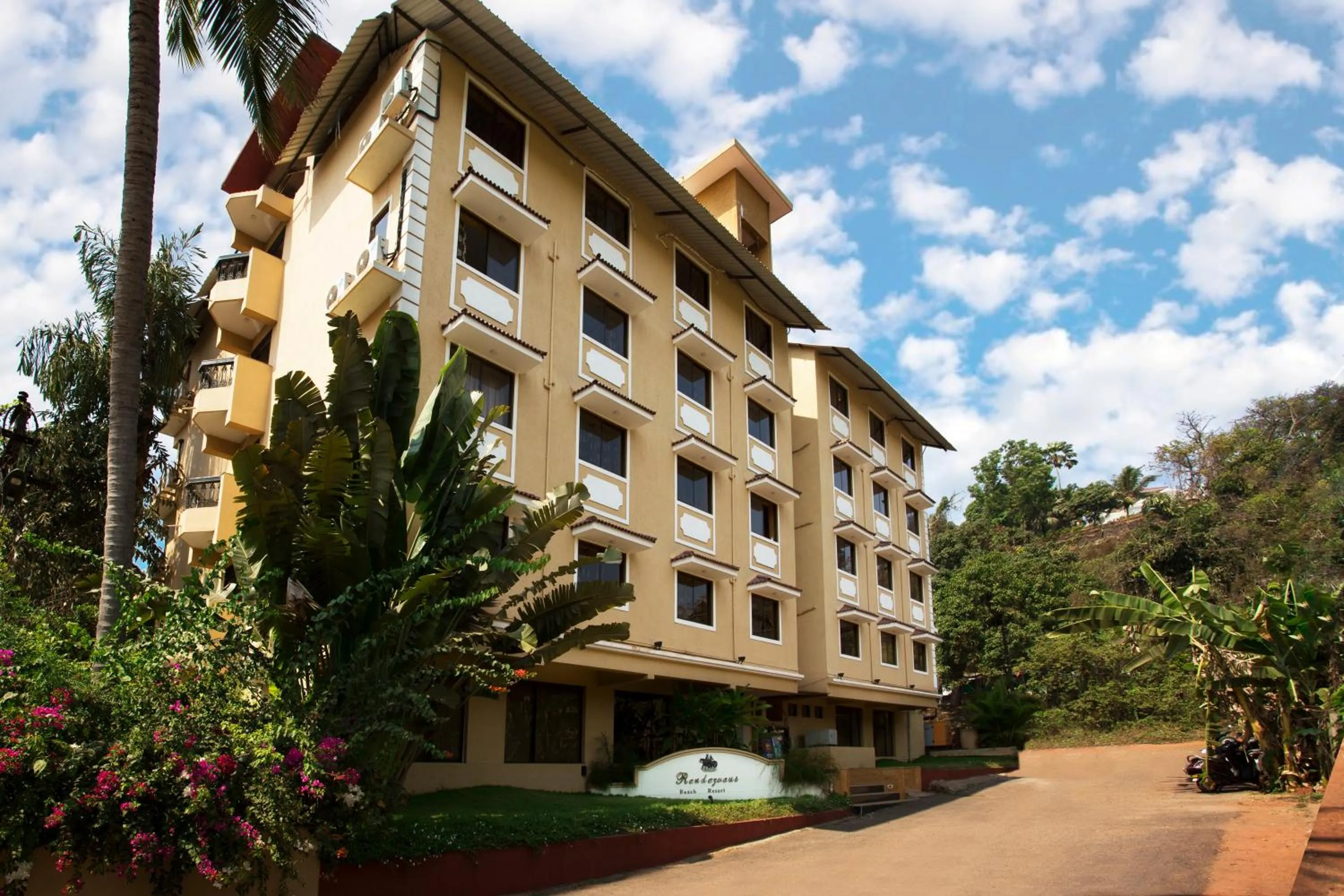Facade/entrance in Rendezvous Beach Resort Panjim