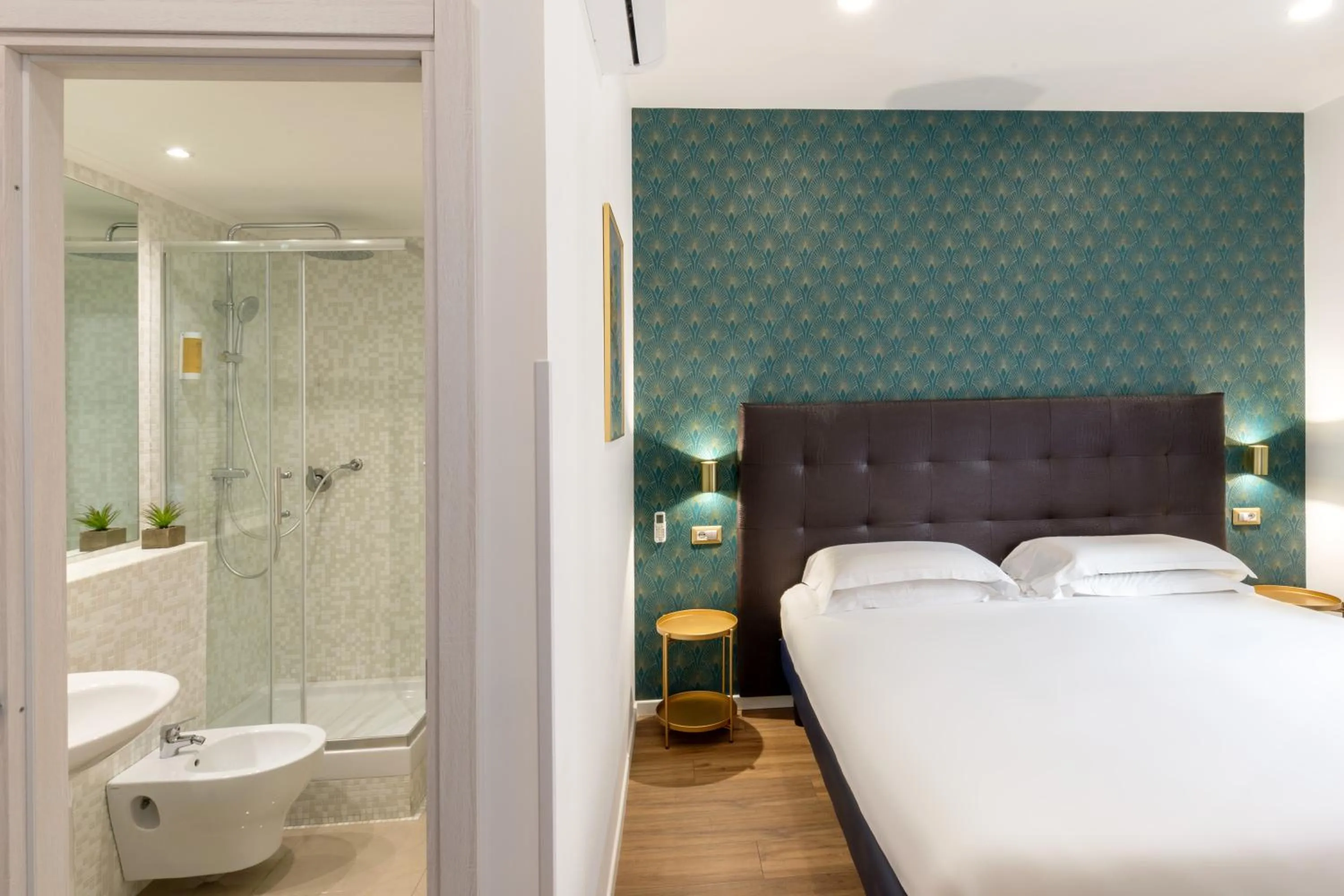 Toilet, Bed in Amalia Suites by Remember Rome