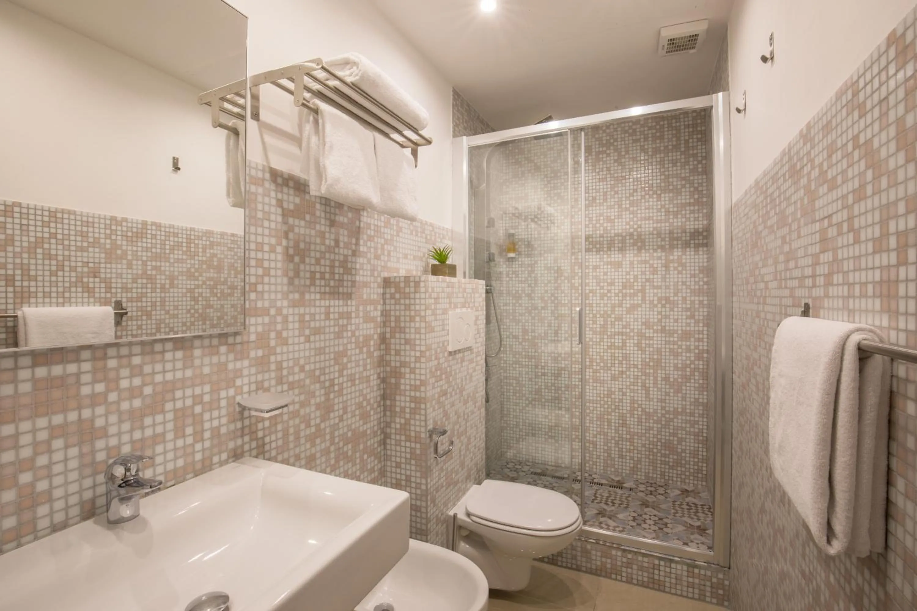 Toilet in Amalia Suites by Remember Rome