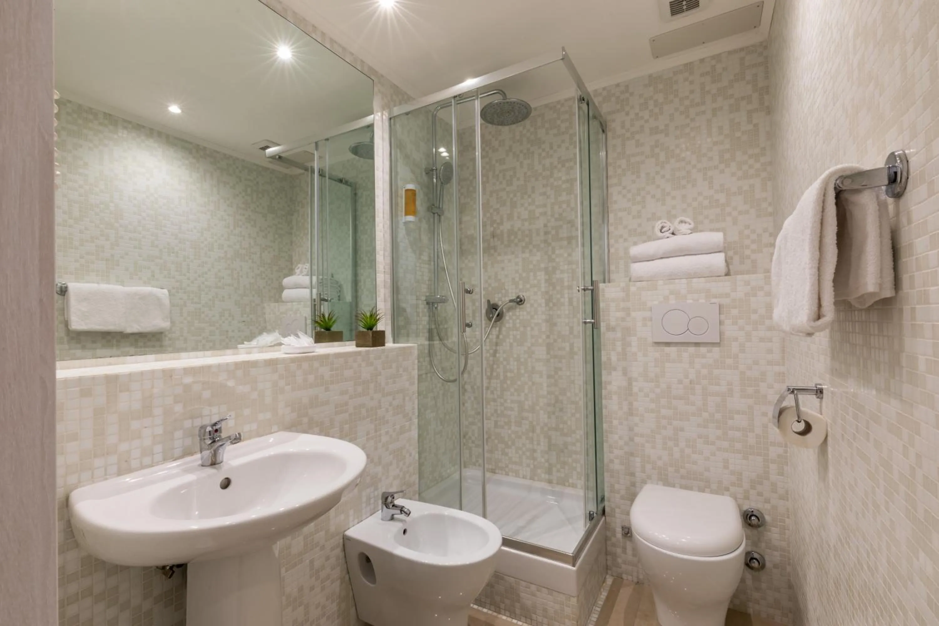 Shower in Amalia Suites by Remember Rome