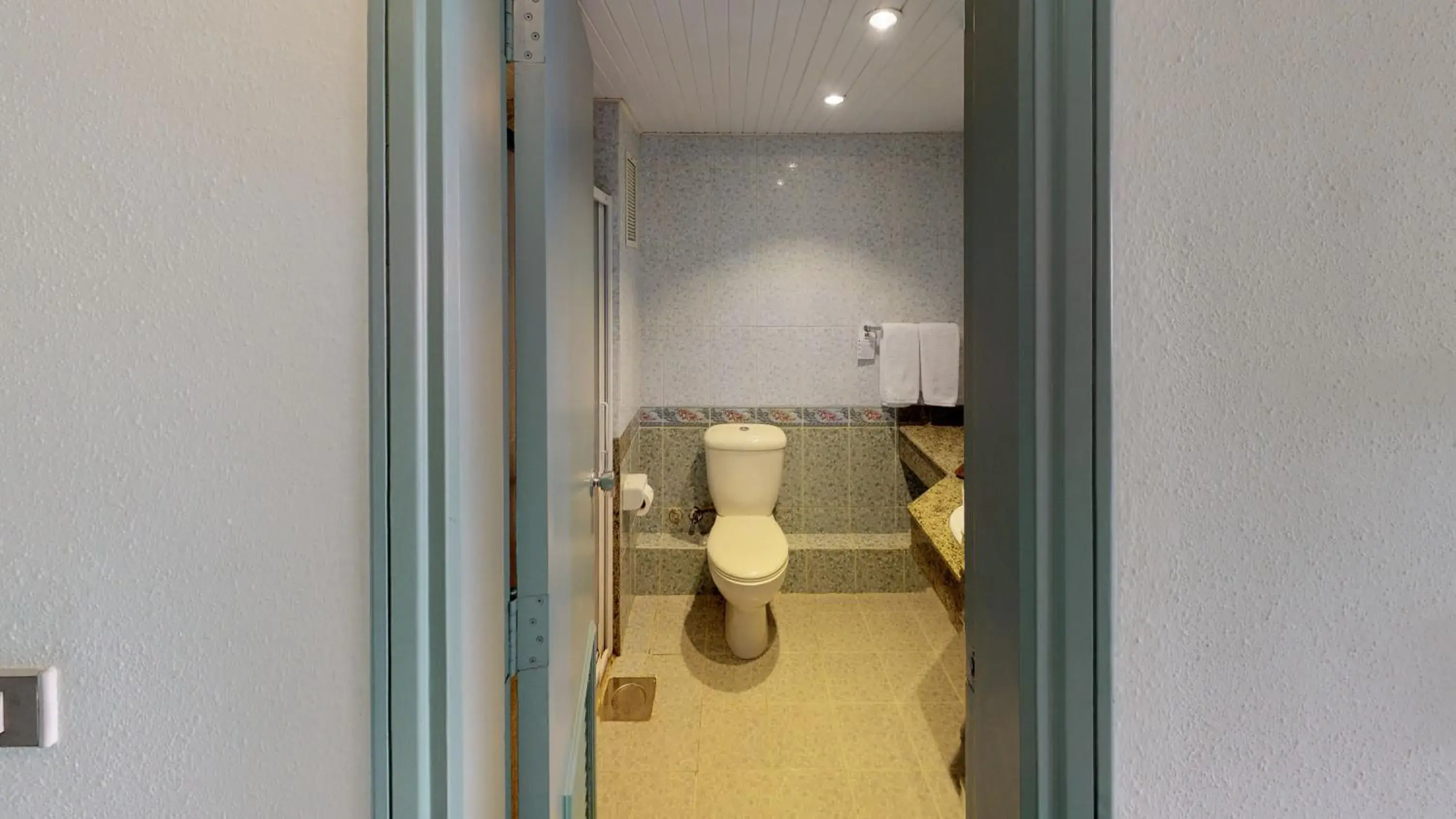 Standard Double or Twin Room with Garden or Pool View in Falcon Hills Hotel Standard Double or Twin Room with Garden or Pool View in Falcon Hills Hotel
