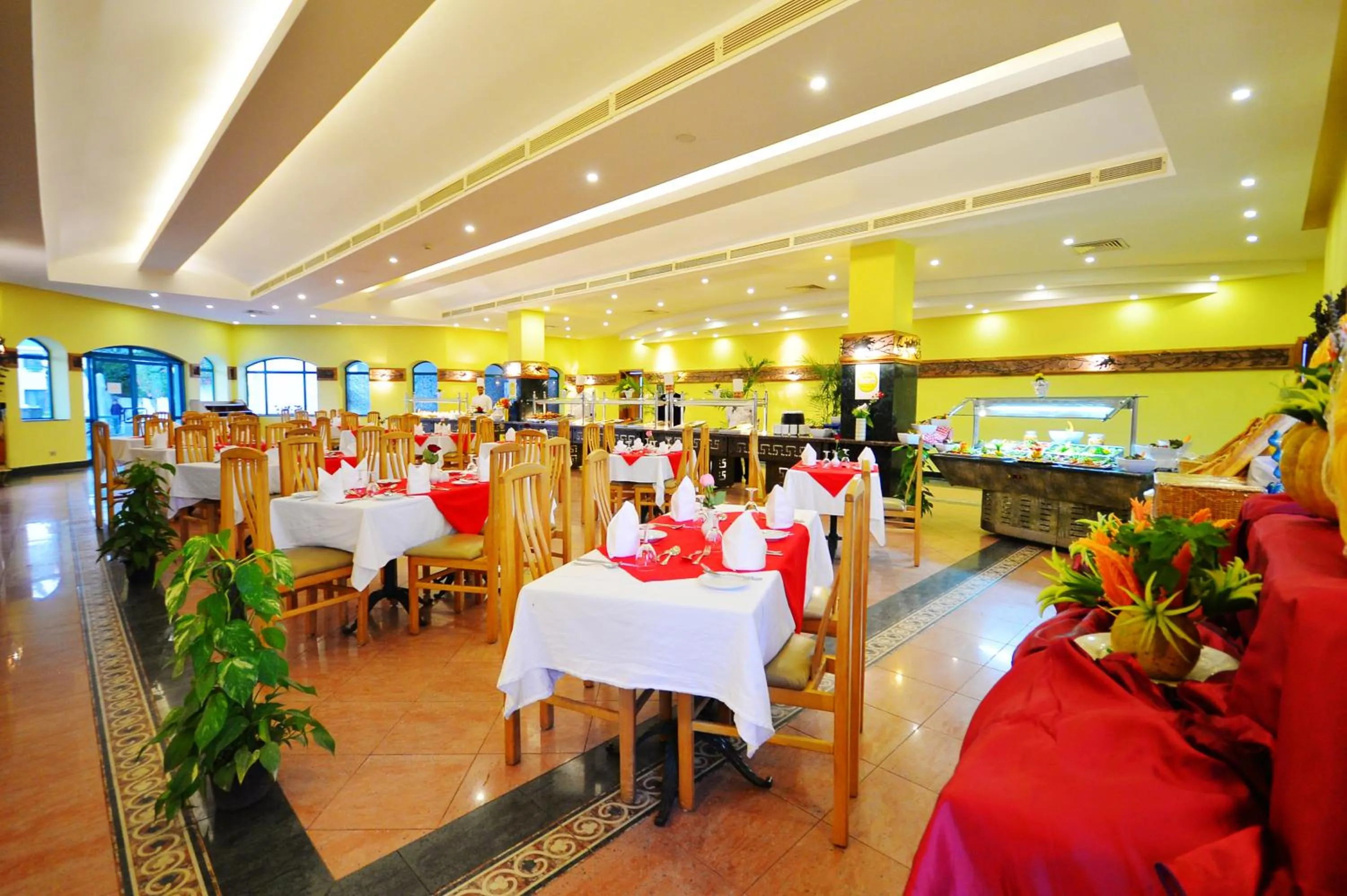 Restaurant/places to eat in Falcon Hills Hotel