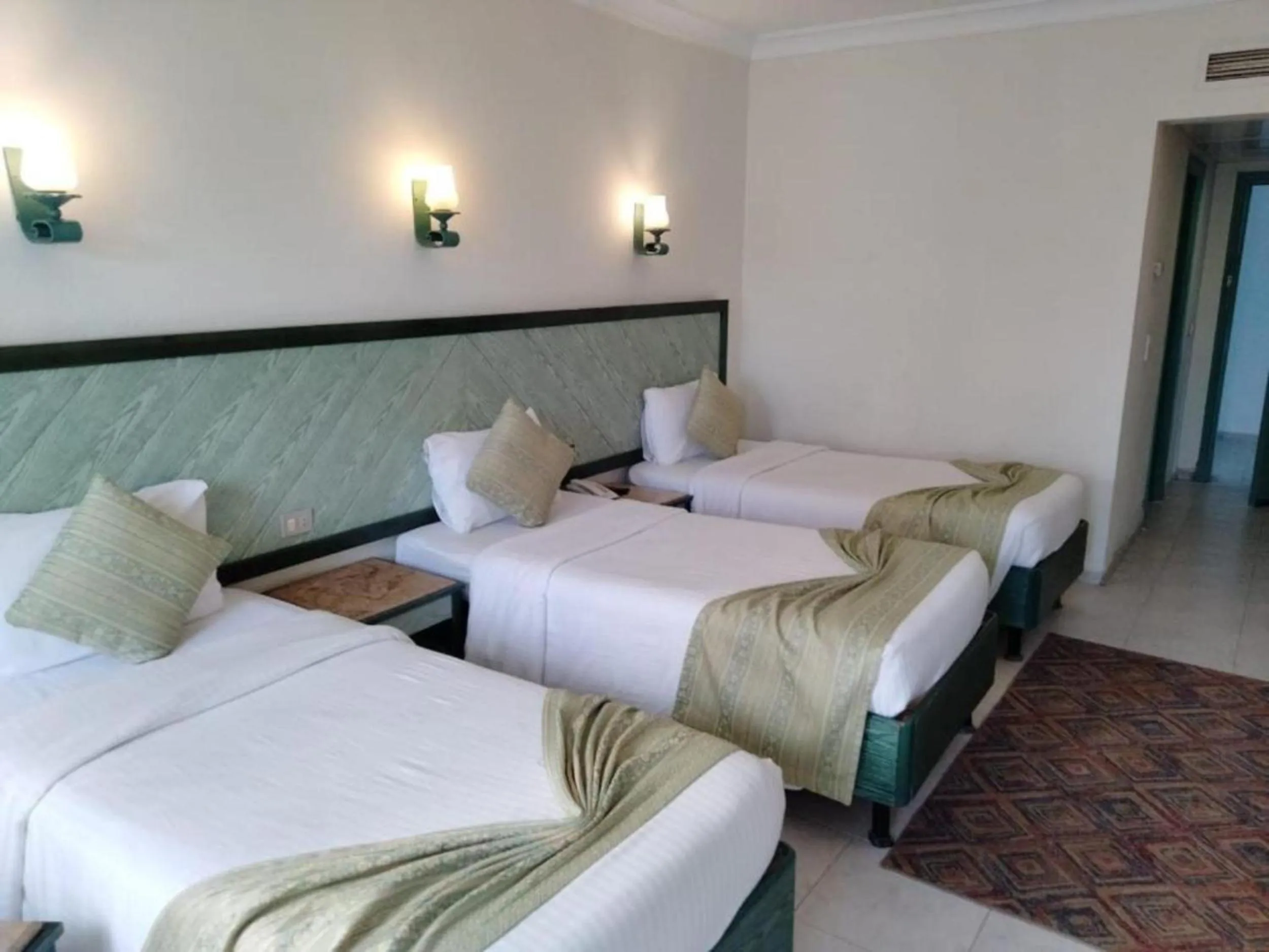 Bedroom, Bed in Falcon Hills Hotel