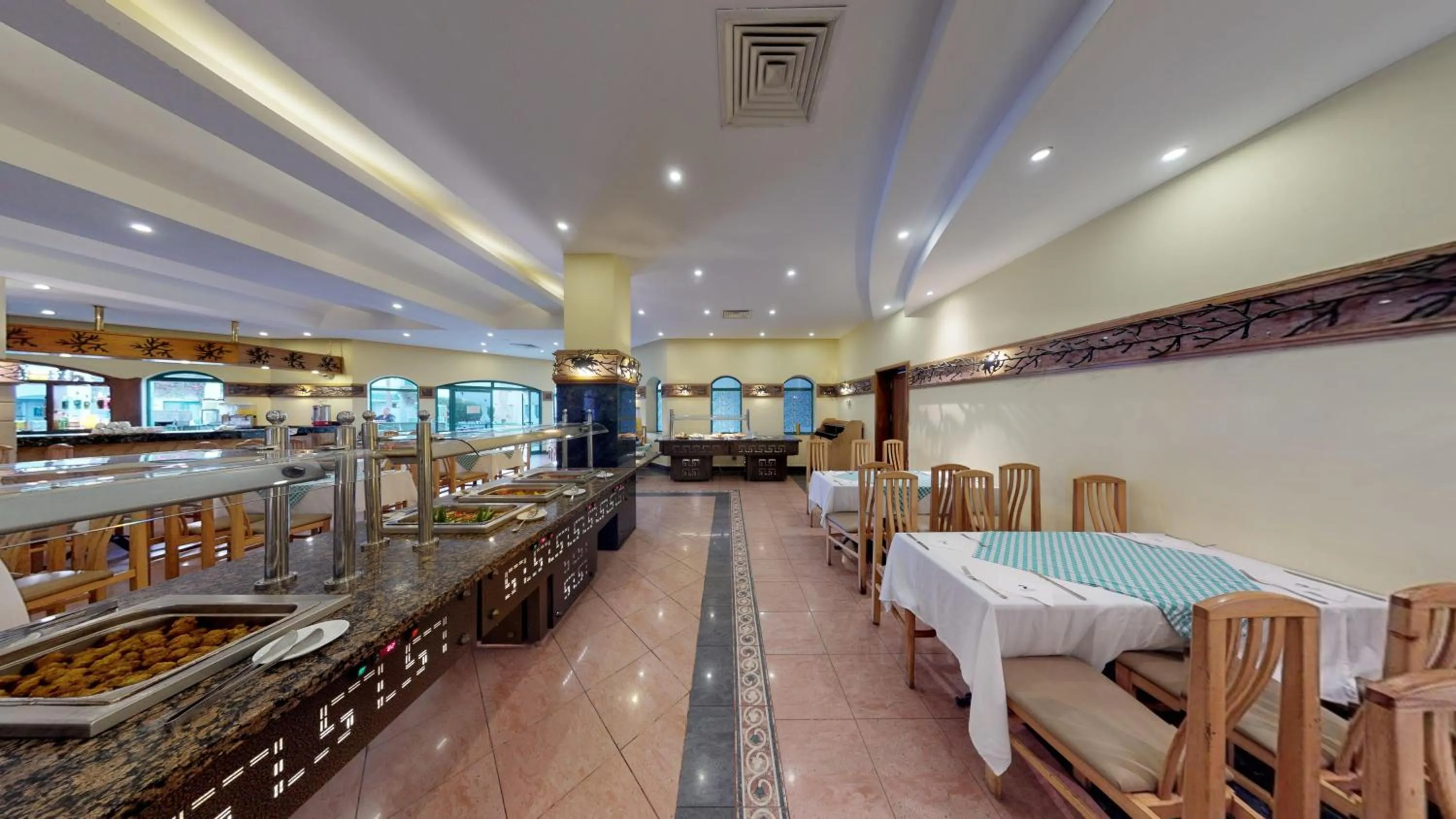 Restaurant/places to eat in Falcon Hills Hotel