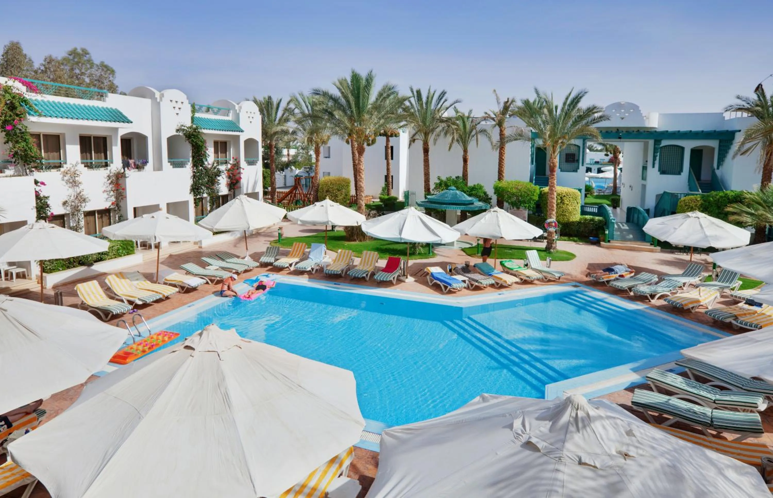 Swimming pool in Falcon Hills Hotel