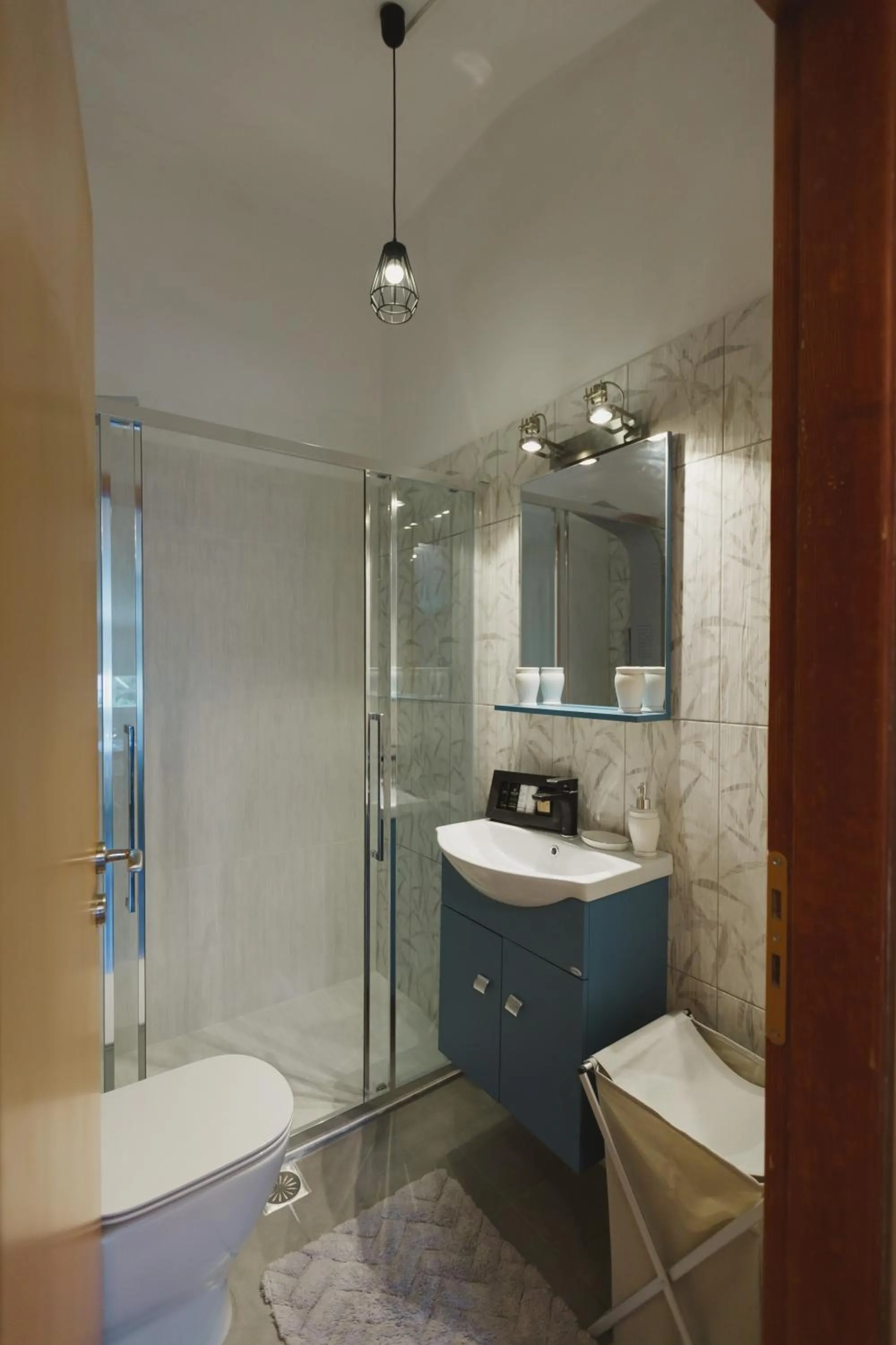 Hot Tub in Stellatos House