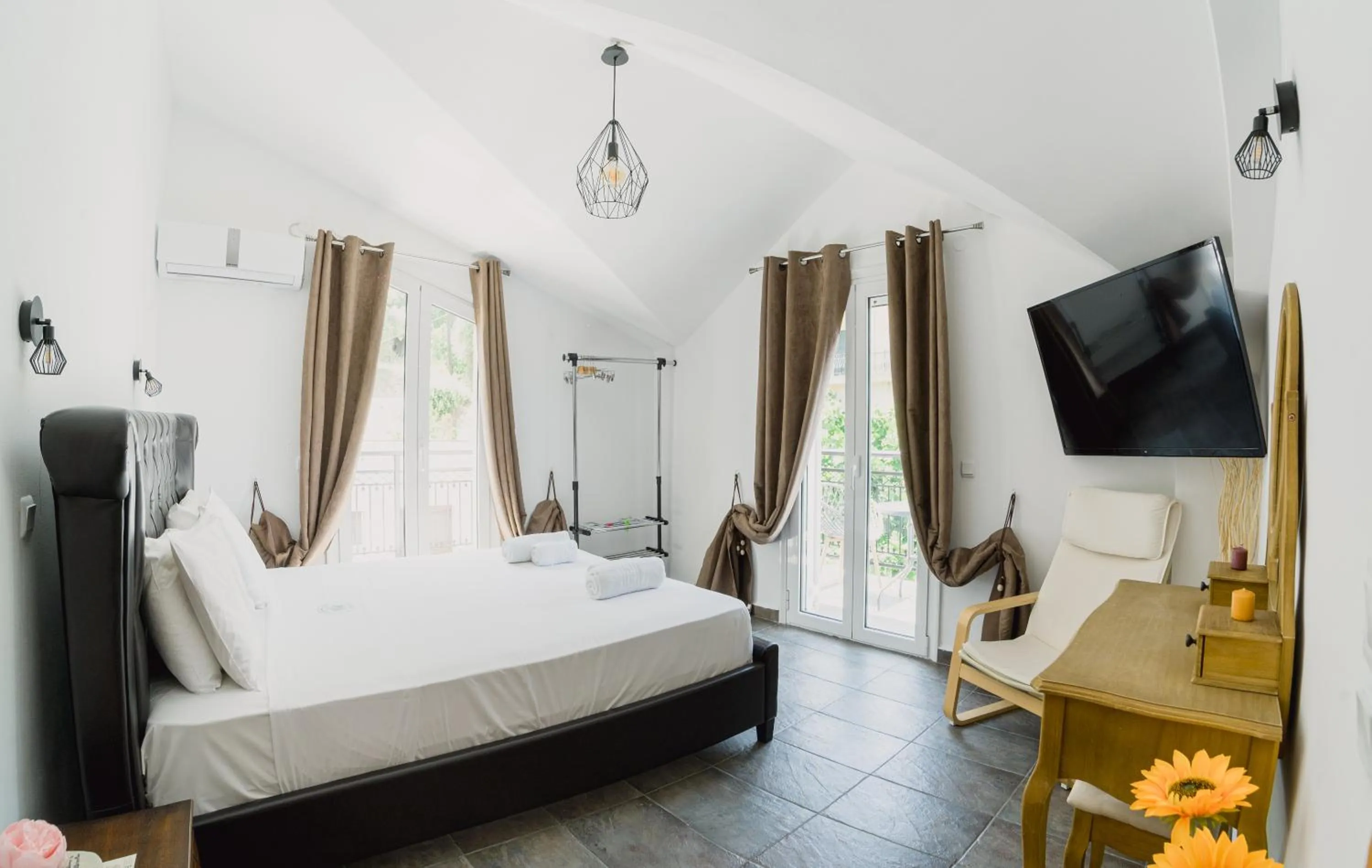 TV and multimedia, Bed in Stellatos House