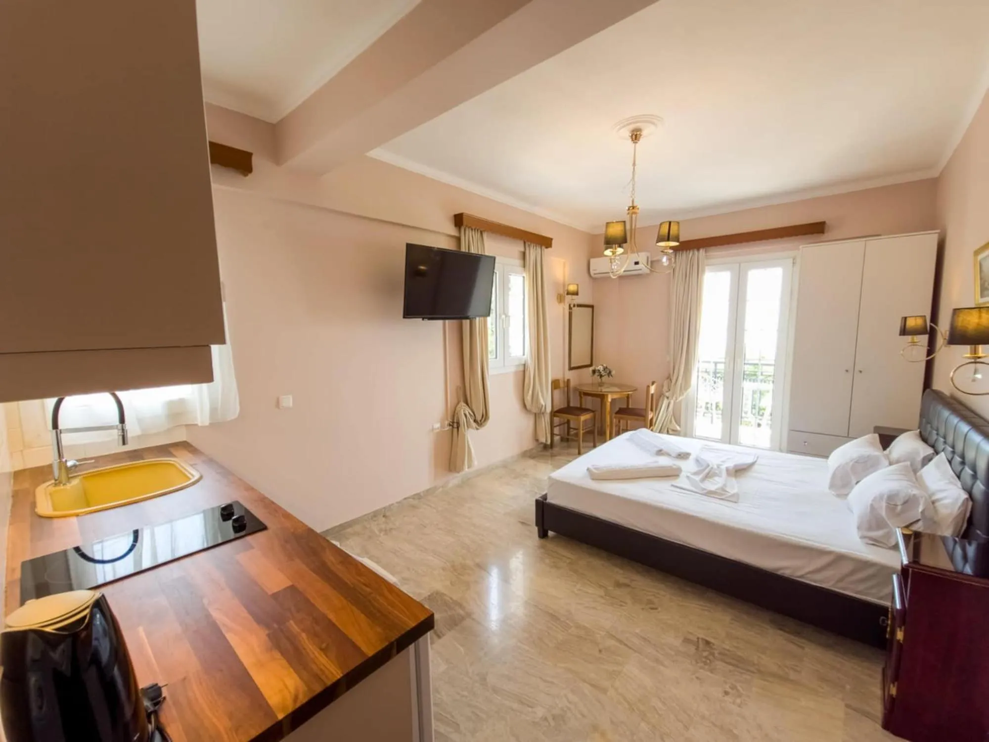 Kitchen or kitchenette, Bed in Stellatos House