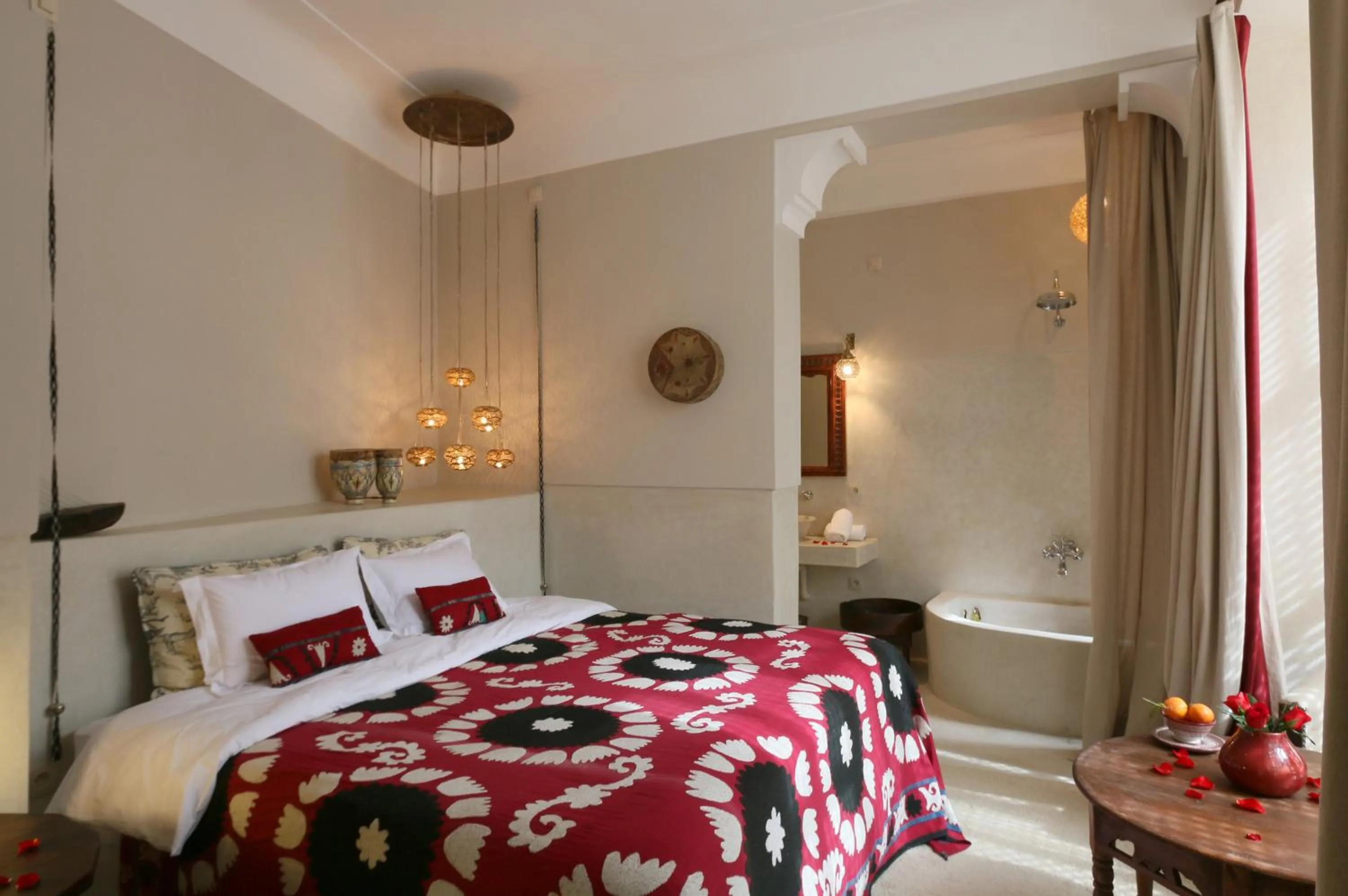 Photo of the whole room, Bed in Riad Dar Ayur