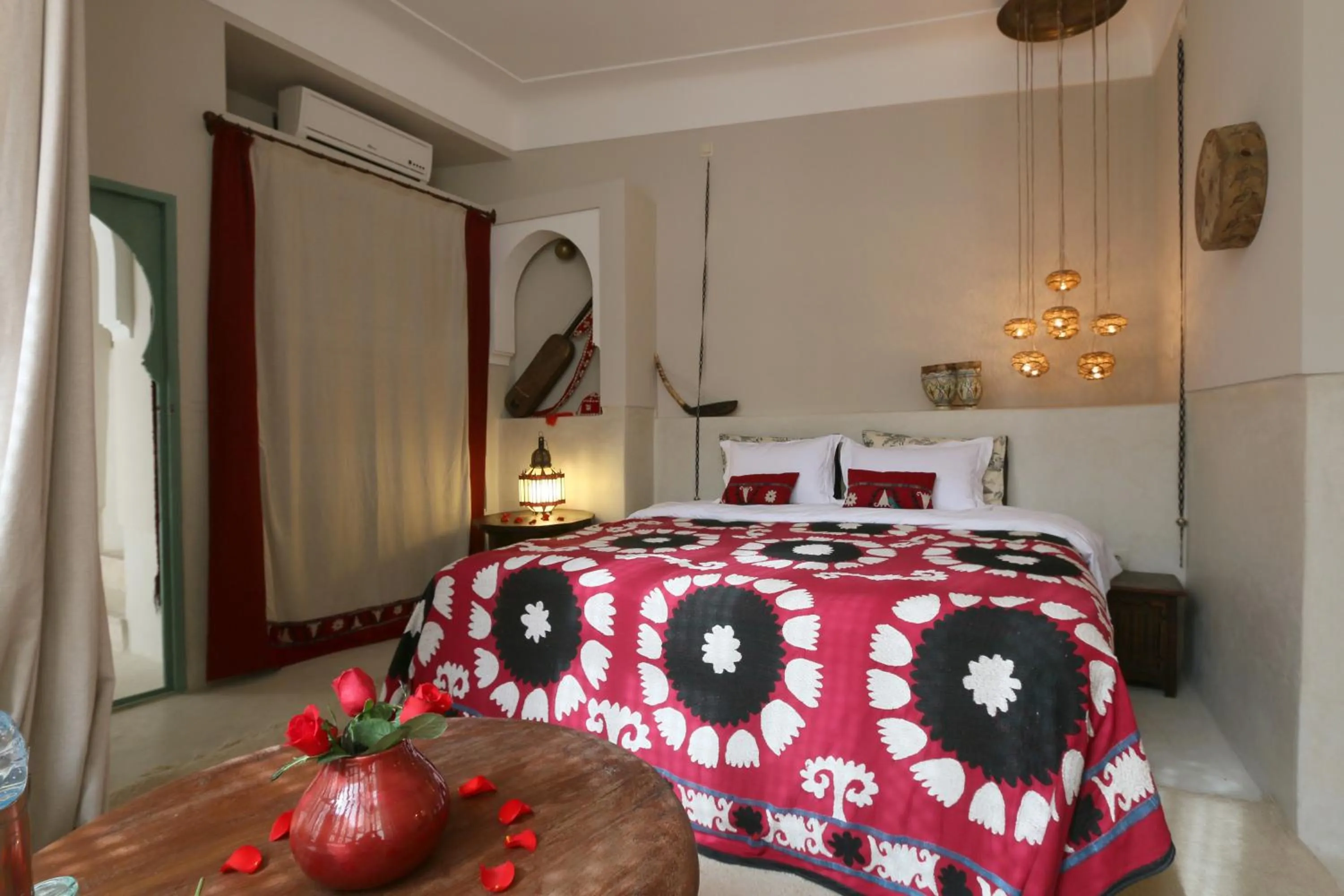 Photo of the whole room, Bed in Riad Dar Ayur