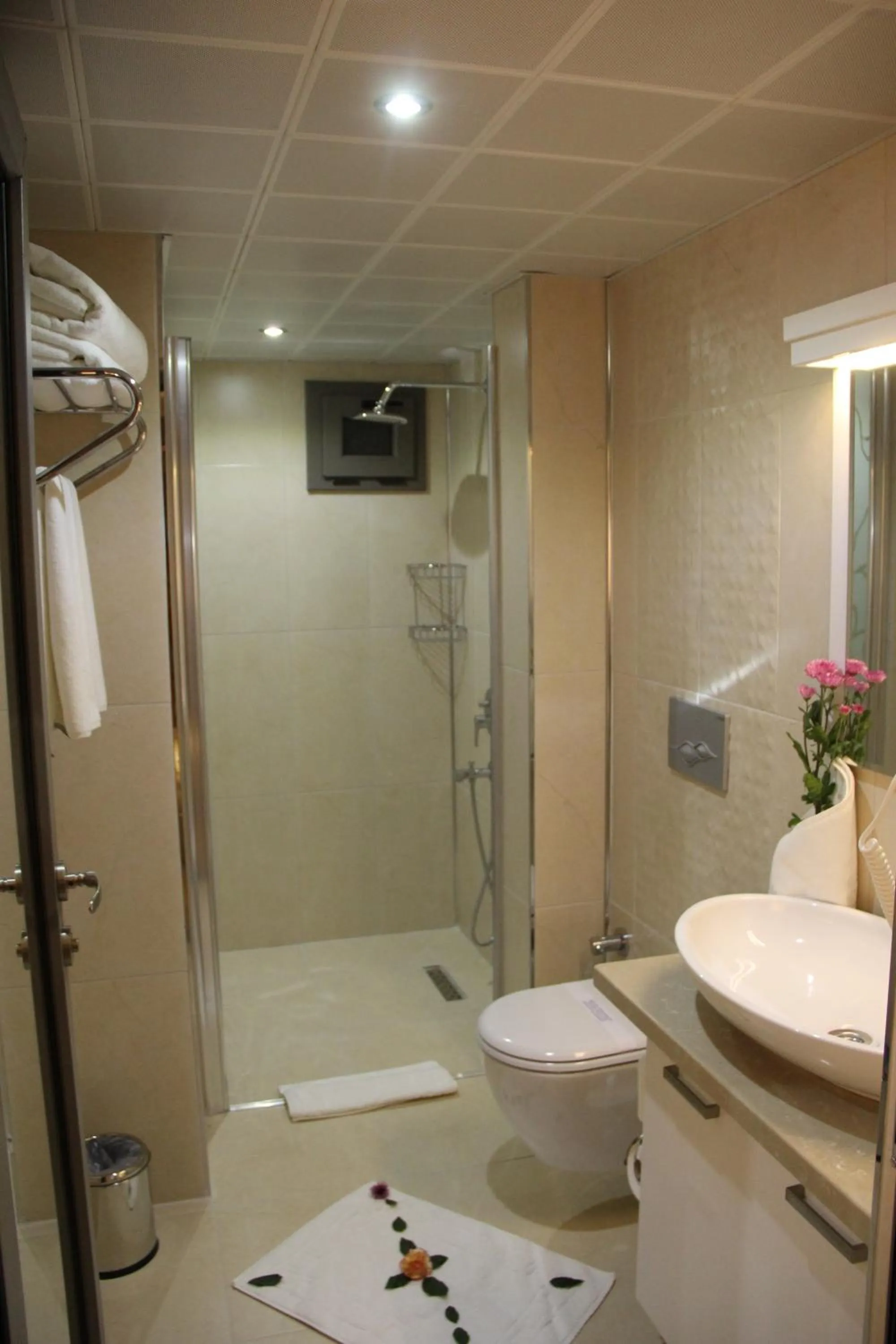 Bathroom in Devin Otel