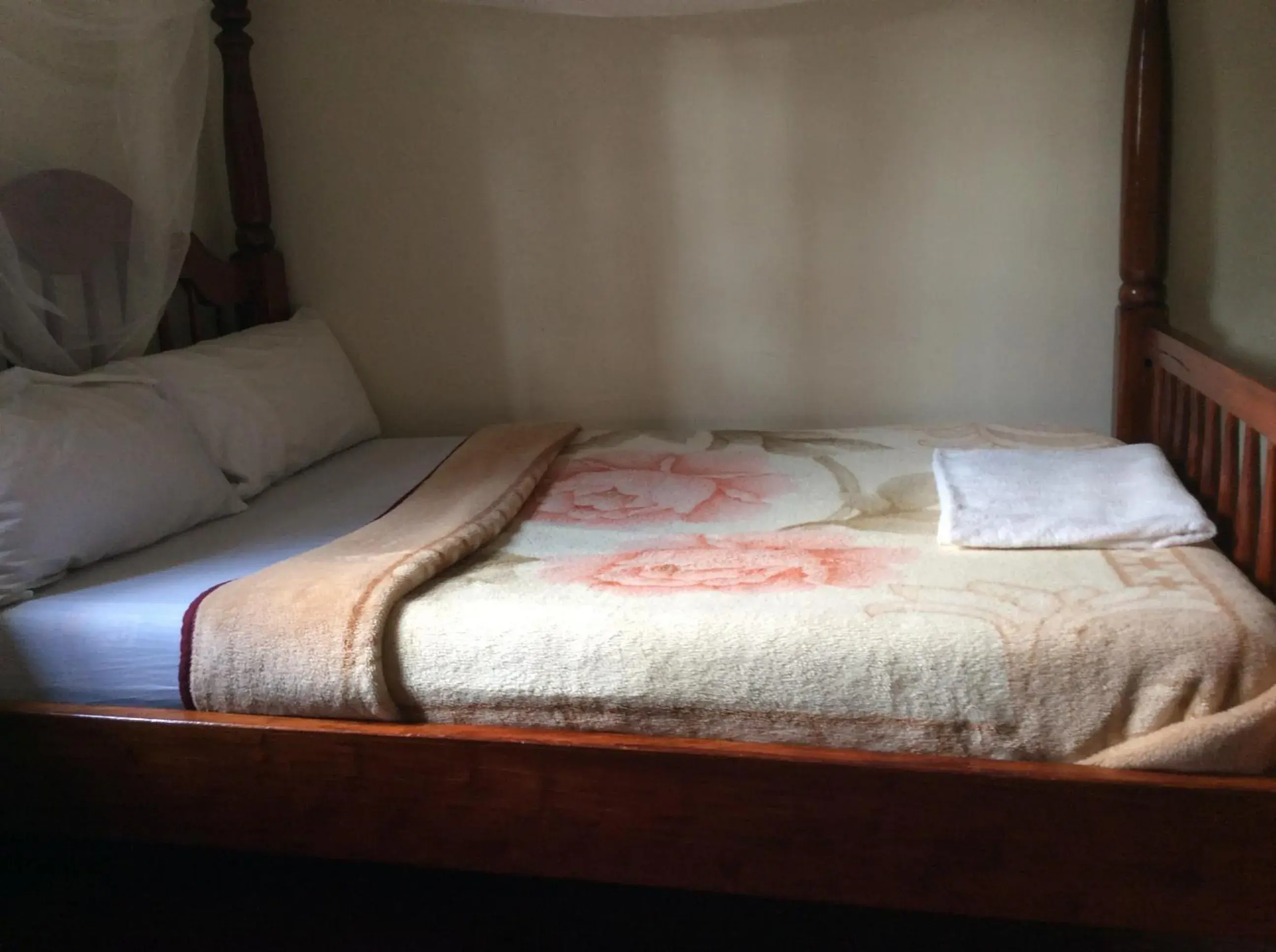 Bed in Skyway Hotel Bed in Skyway Hotel