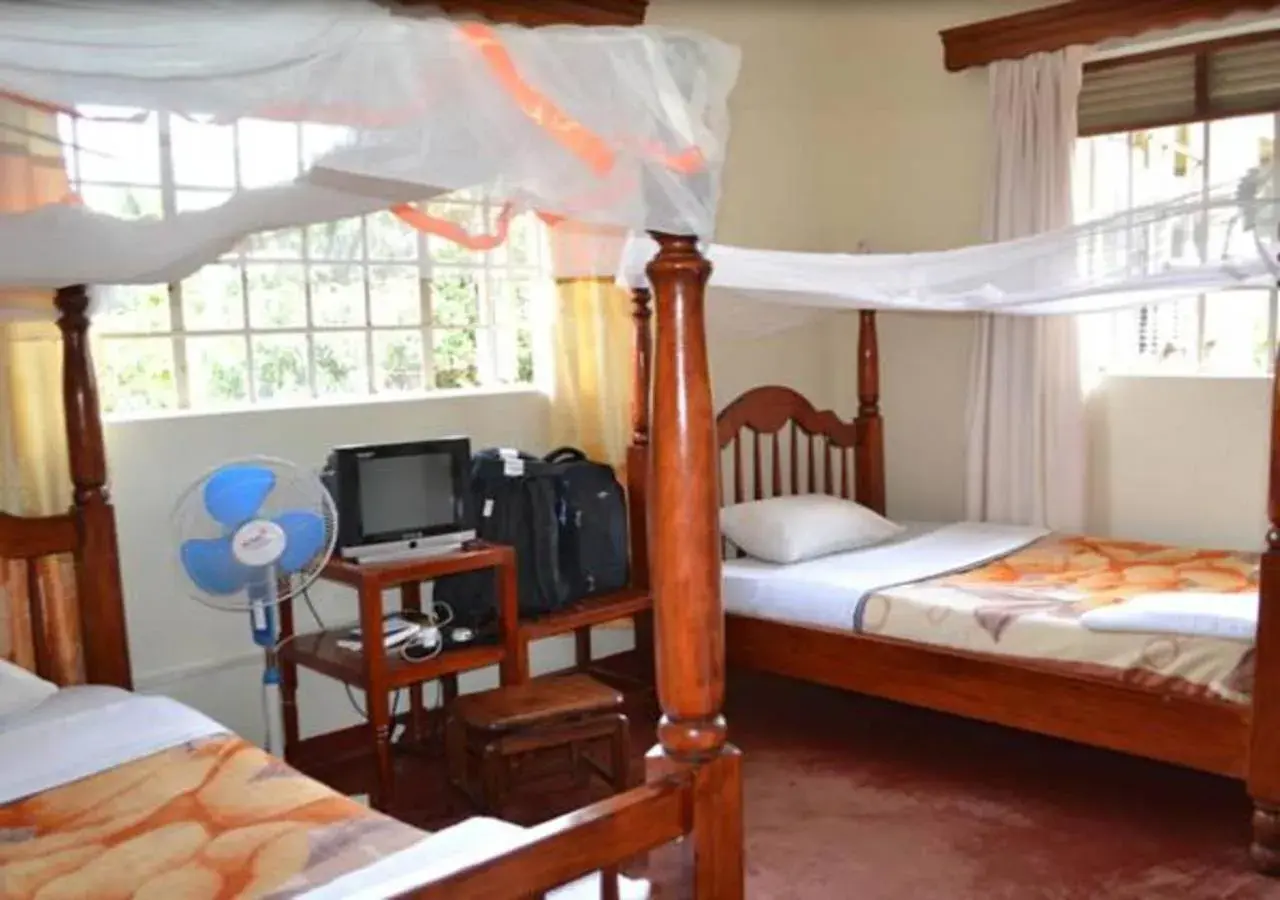 Twin Room in Skyway Hotel Twin Room in Skyway Hotel