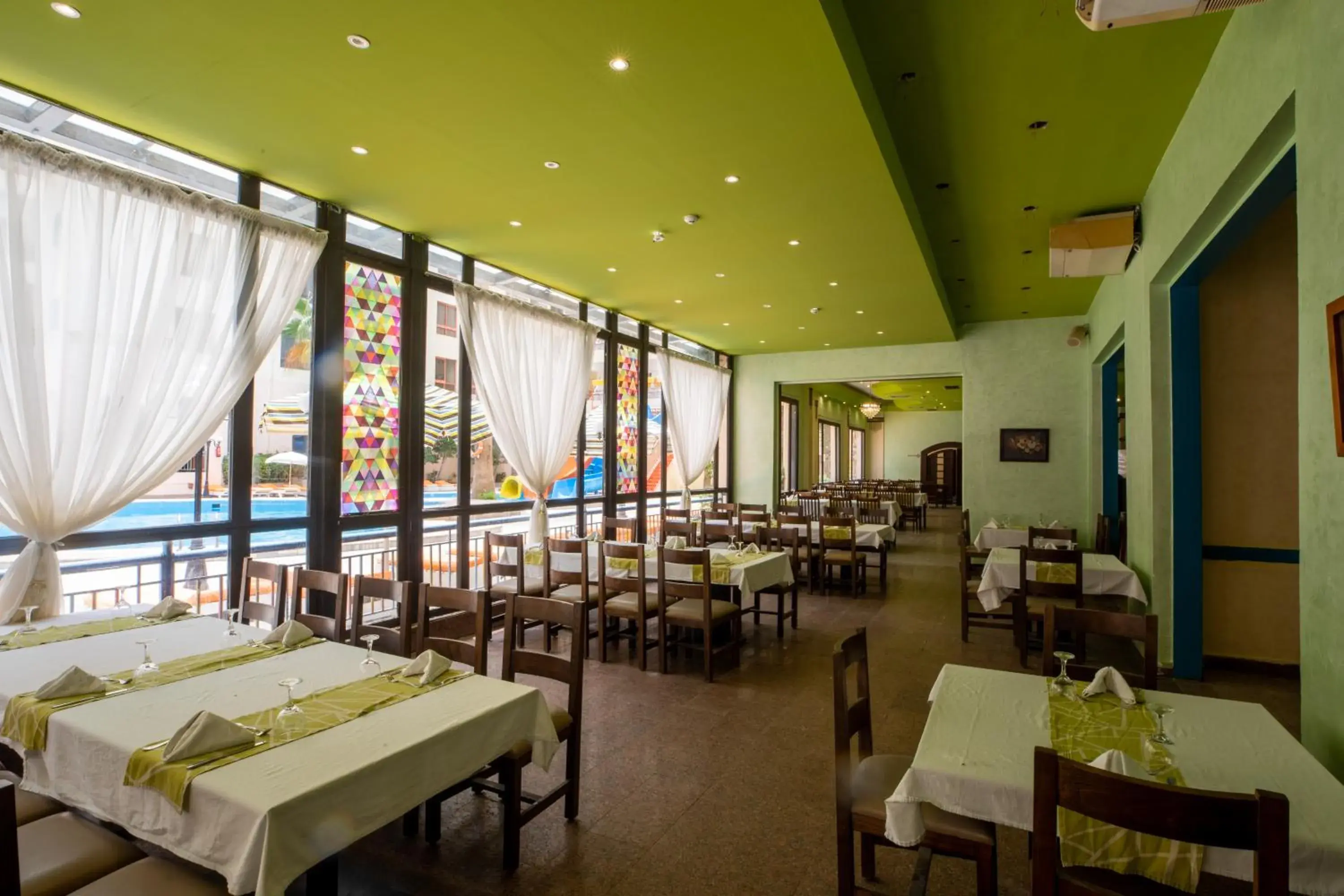 Restaurant/places to eat in Empire Hotel Aqua Park Restaurant/places to eat in Empire Hotel Aqua Park