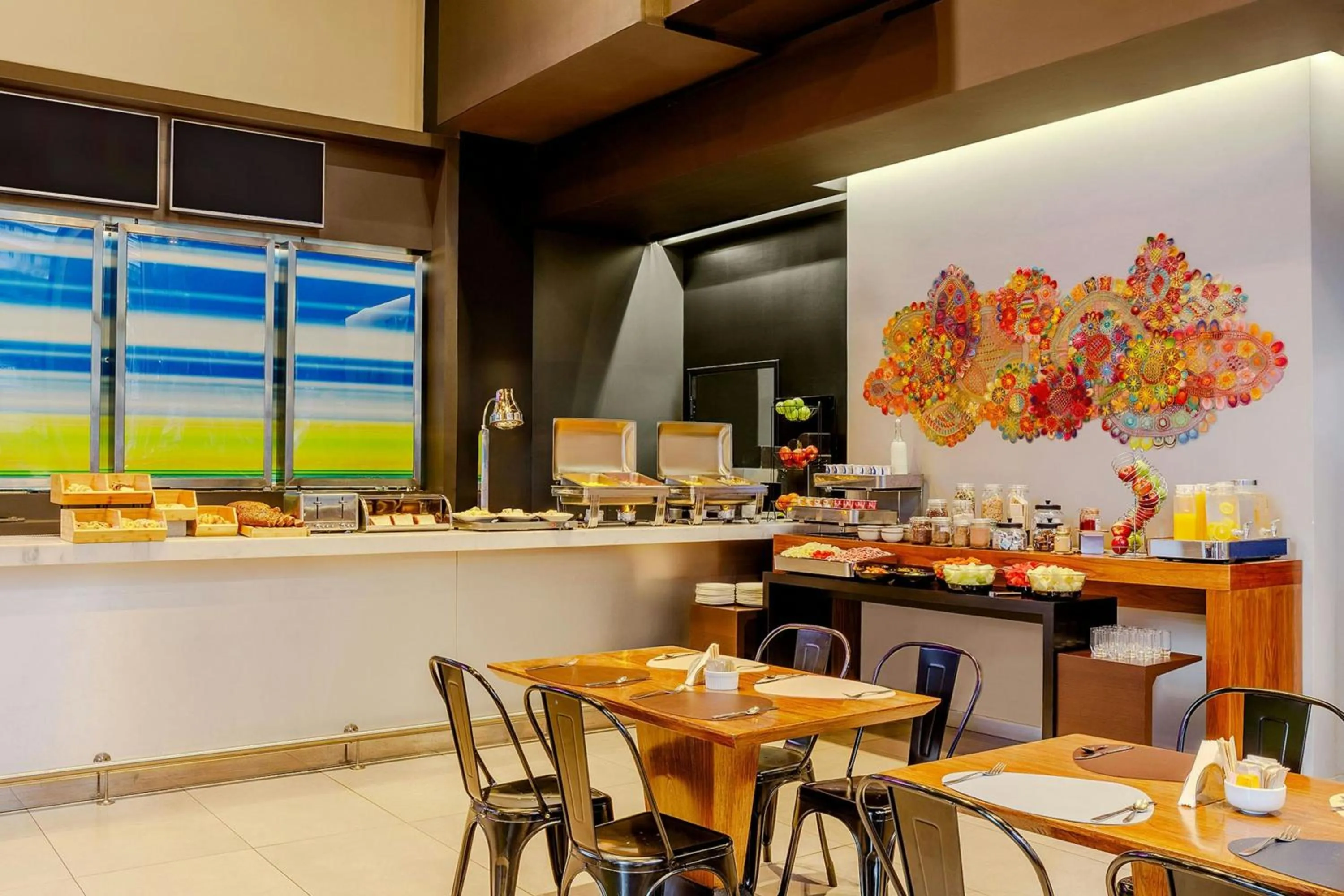 Restaurant/places to eat in Aloft Asuncion