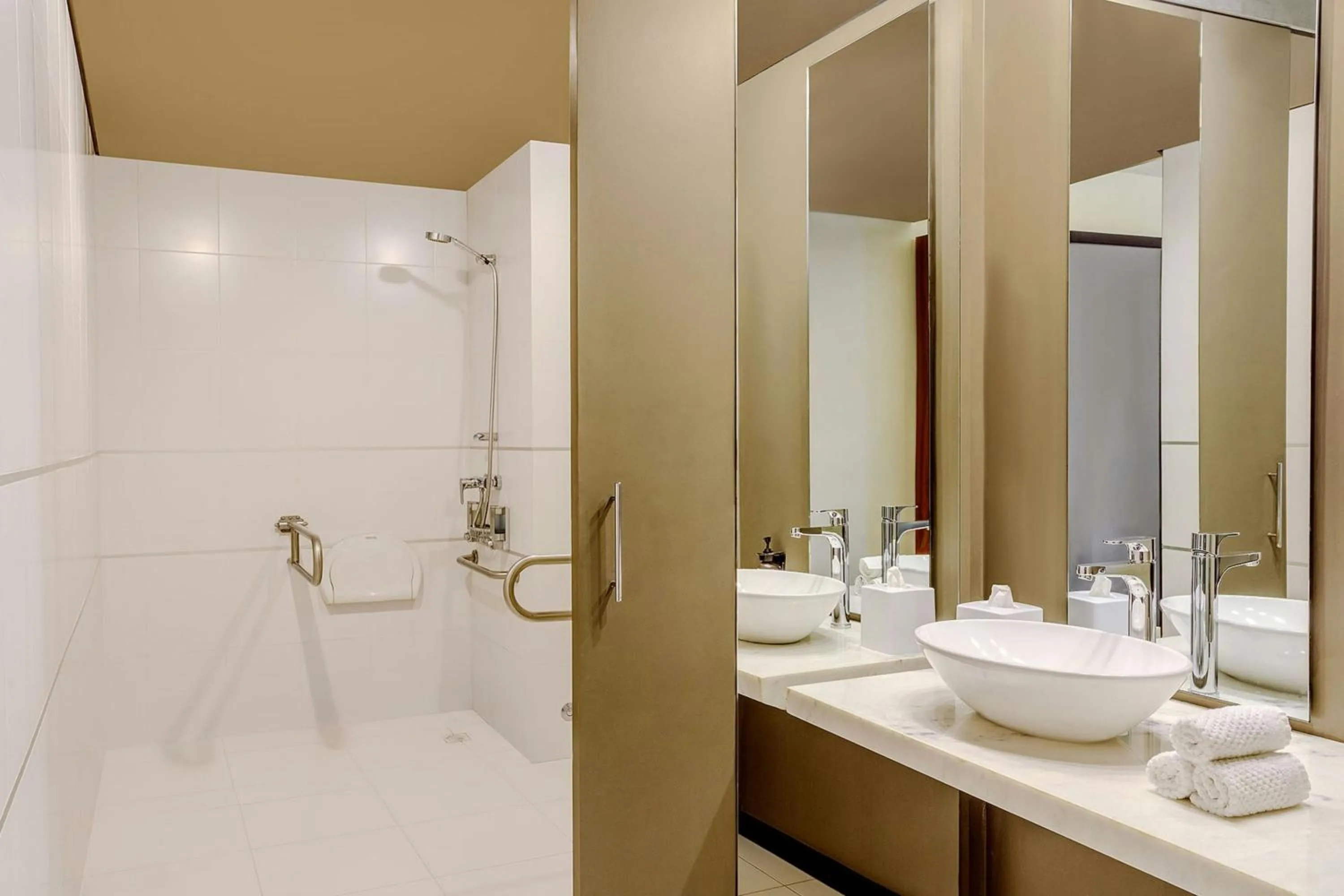 Bathroom in Aloft Asuncion