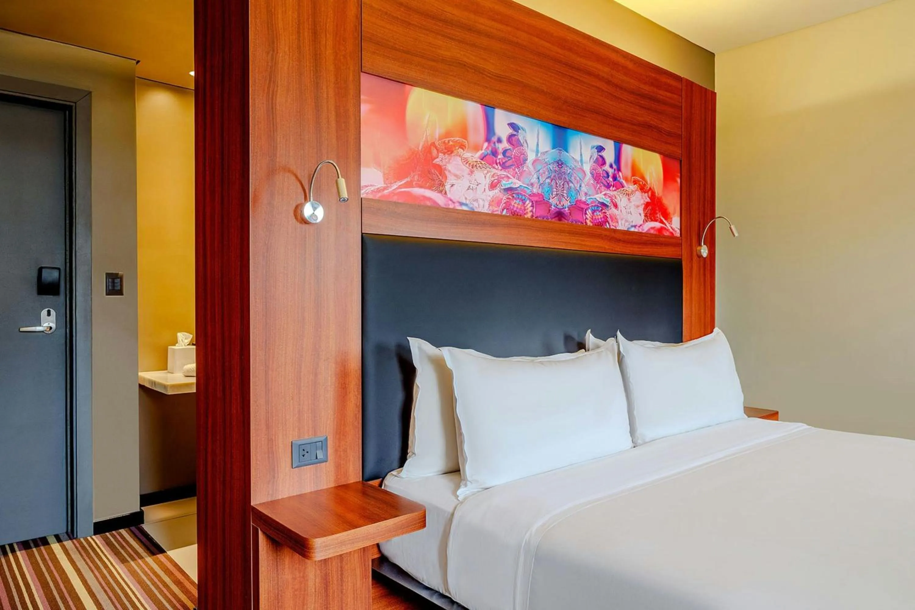 Photo of the whole room, Bed in Aloft Asuncion