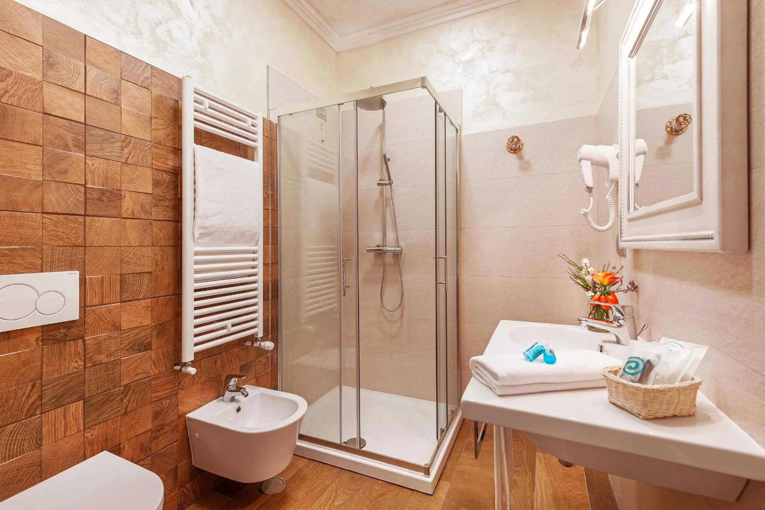 Shower in Relais Empire