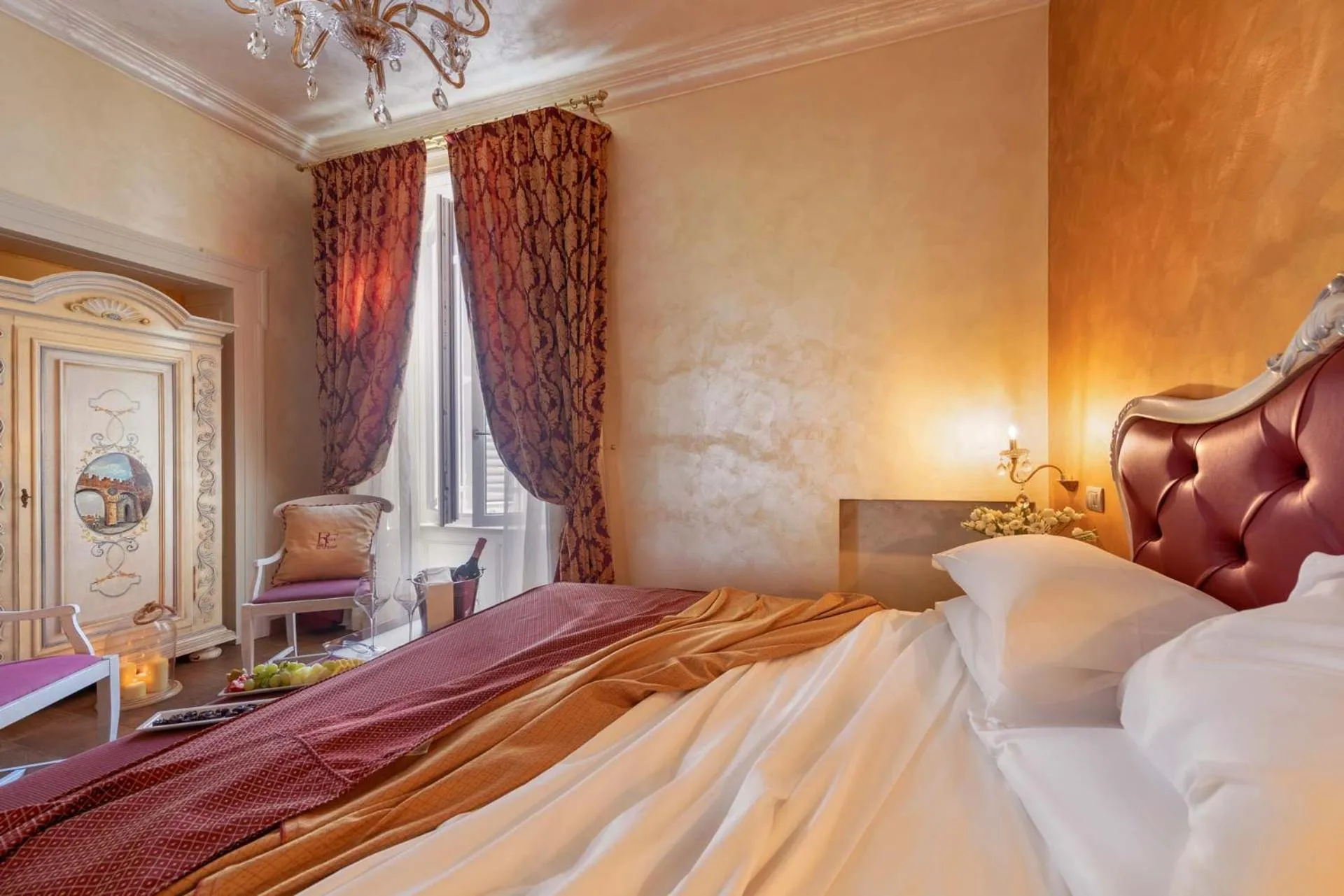 Photo of the whole room, Bed in Relais Empire