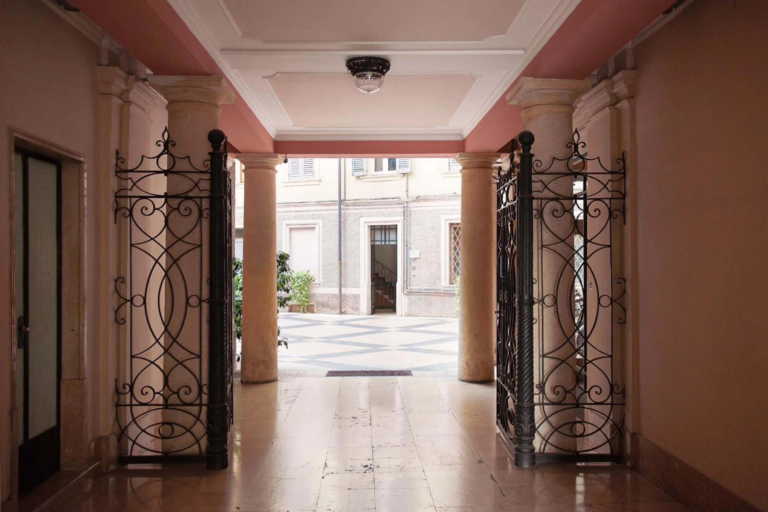 Facade/entrance in Relais Empire