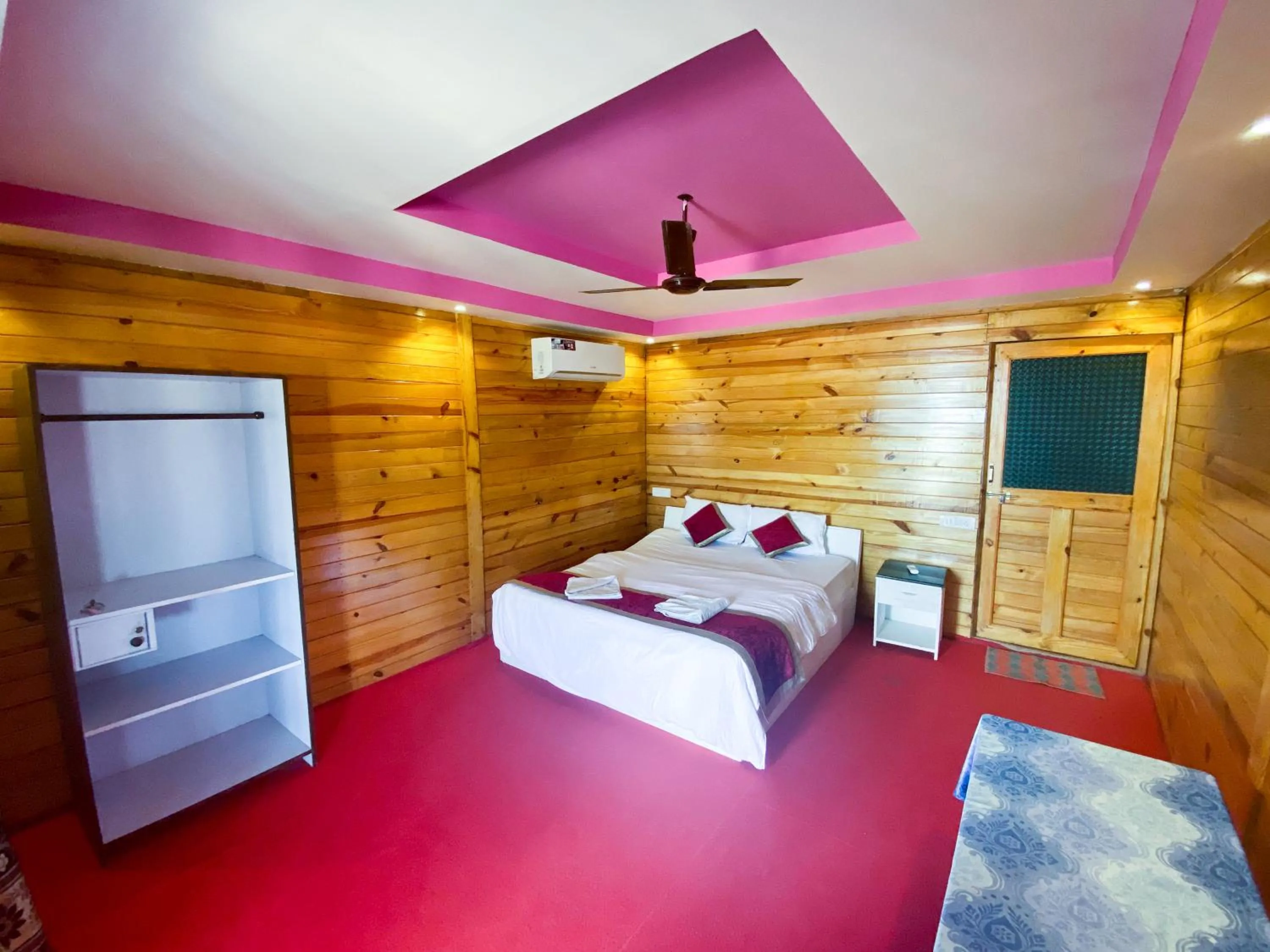 Deluxe Double Room with Garden View in Om Sai Beach Huts