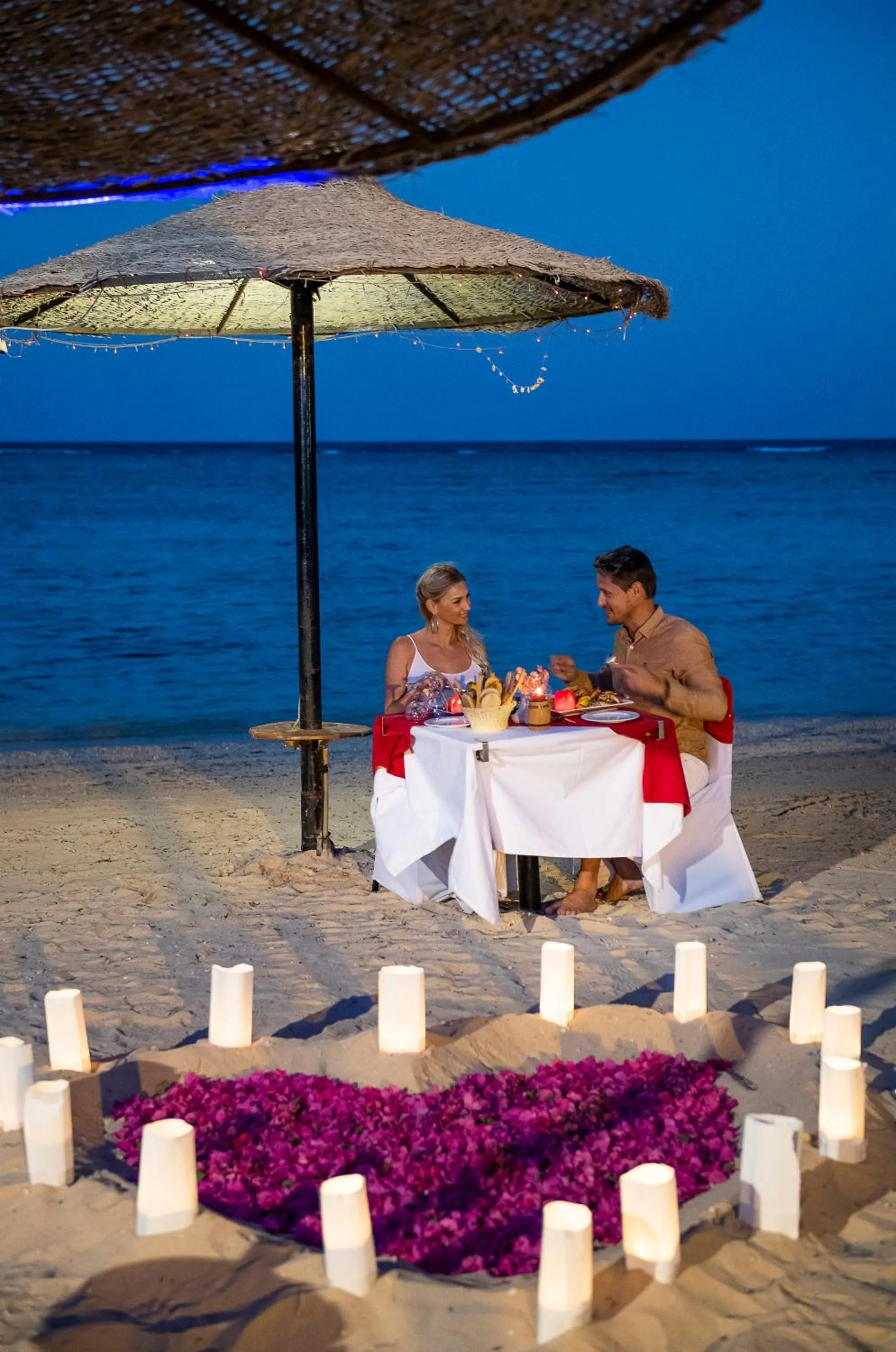 Food and drinks in Three Corners Fayrouz Plaza Beach Resort