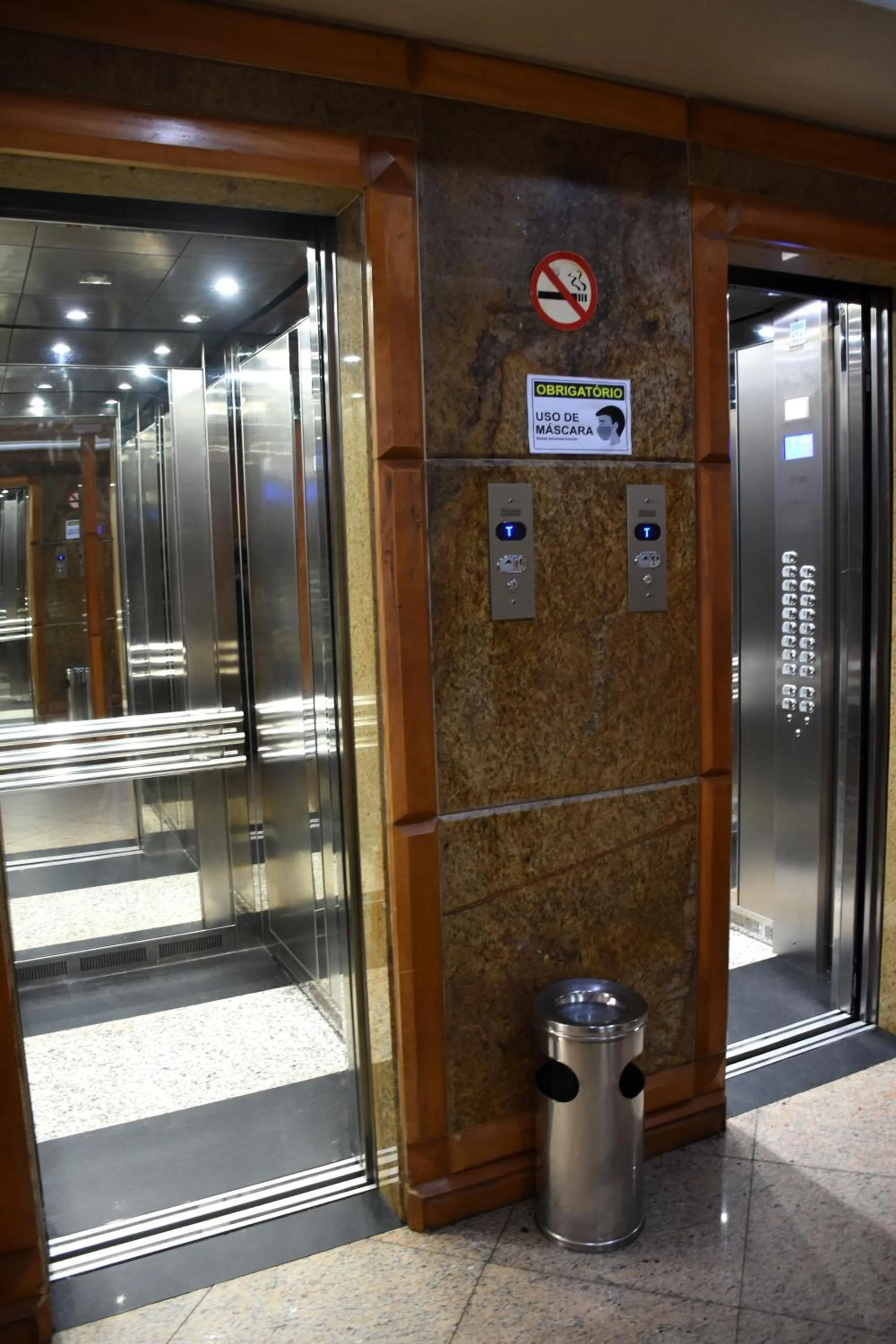 elevator in Hotel Grão Para