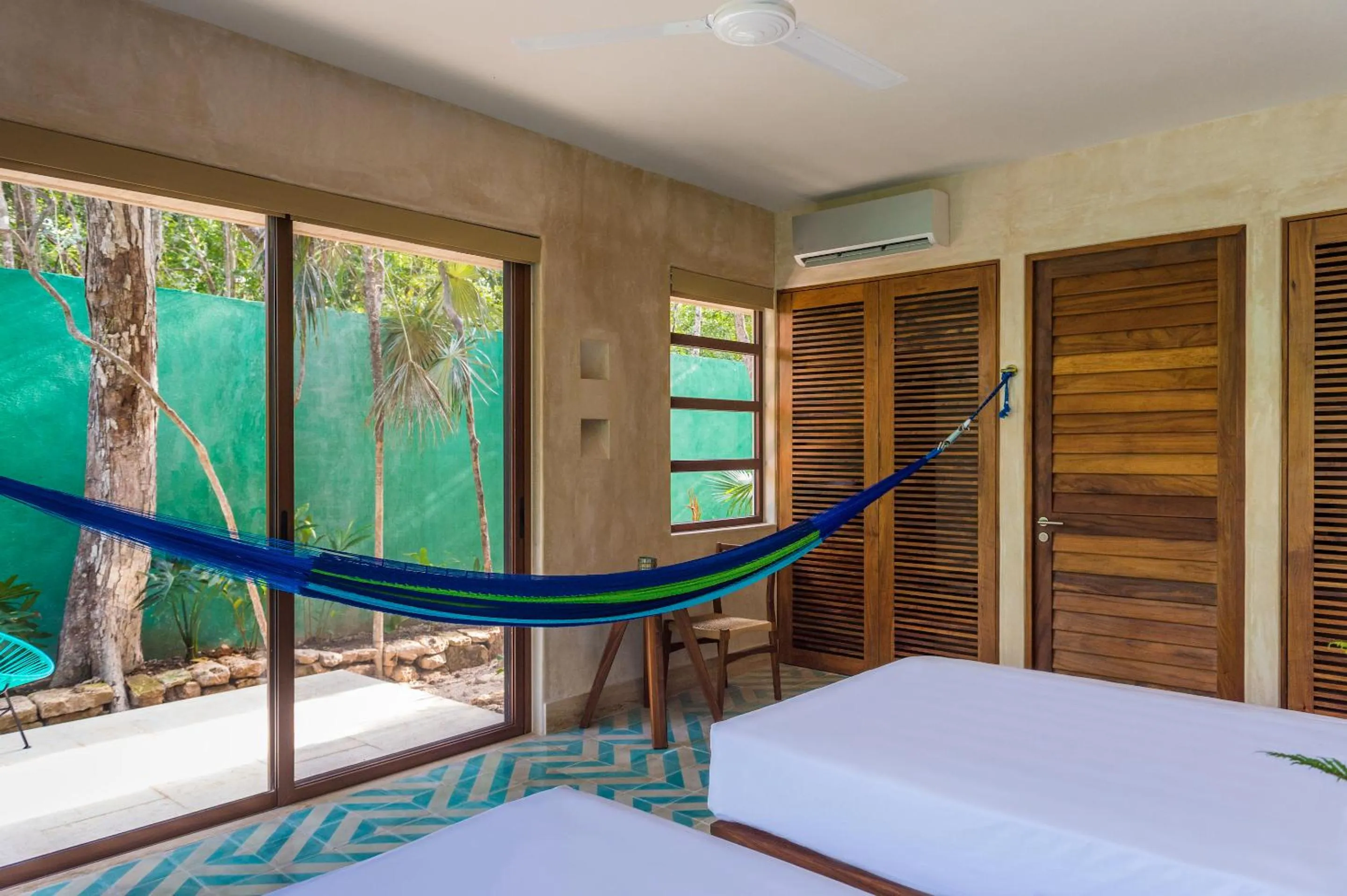 Balcony/Terrace, Bed in Hotel Tiki Tiki Tulum