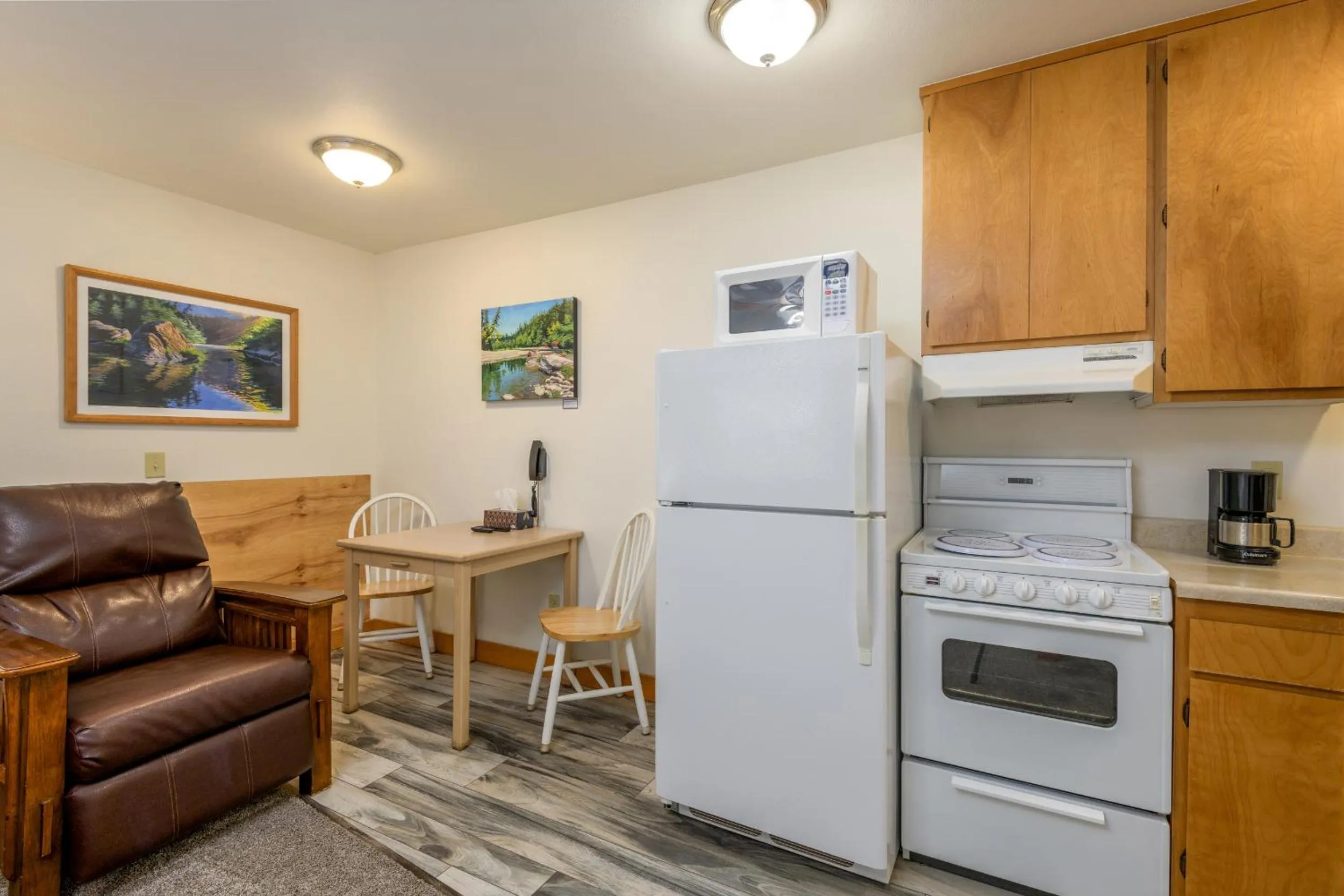 Coffee/tea facilities in Ocean Suites Motel