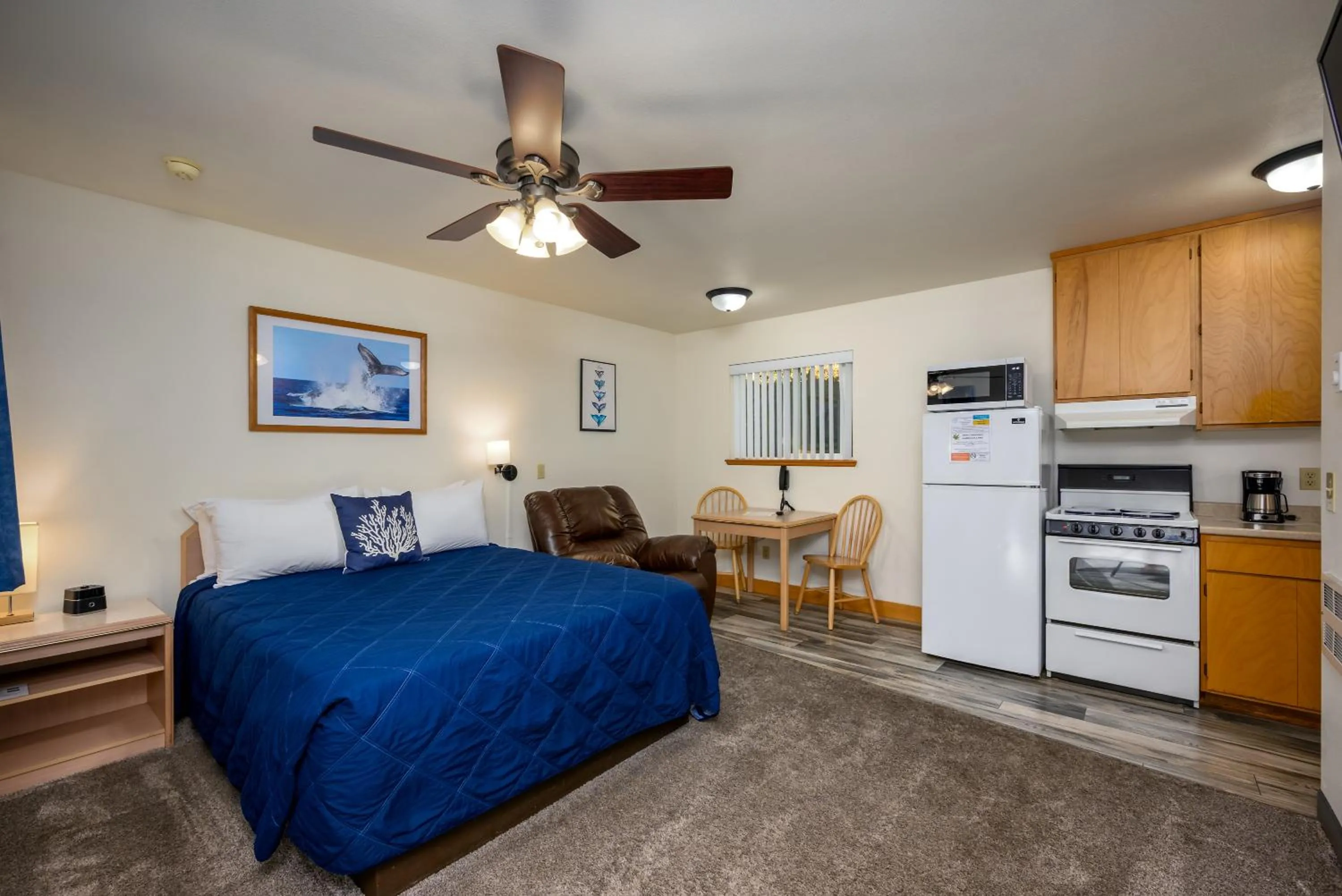 Living room in Ocean Suites Motel