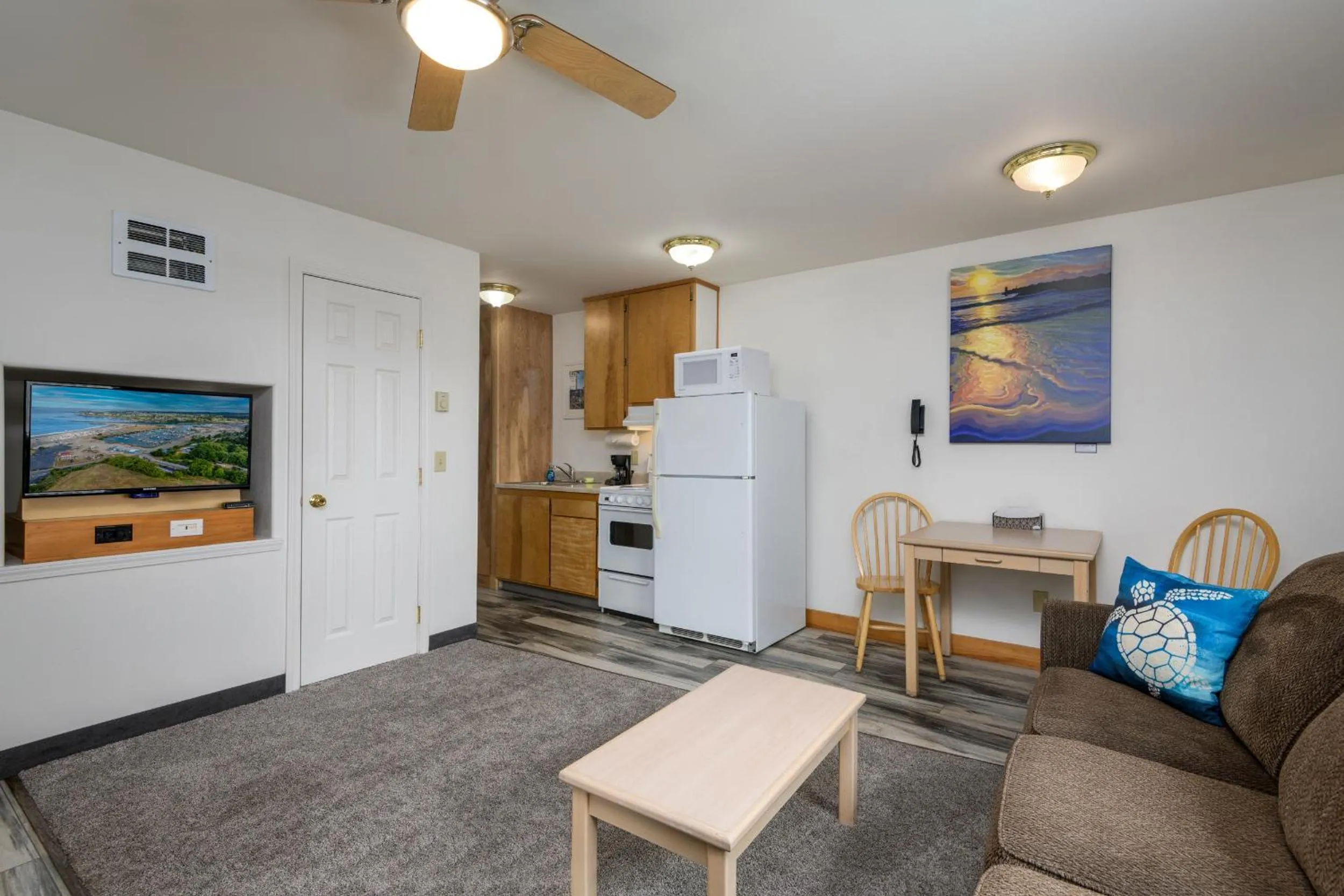 TV and multimedia in Ocean Suites Motel
