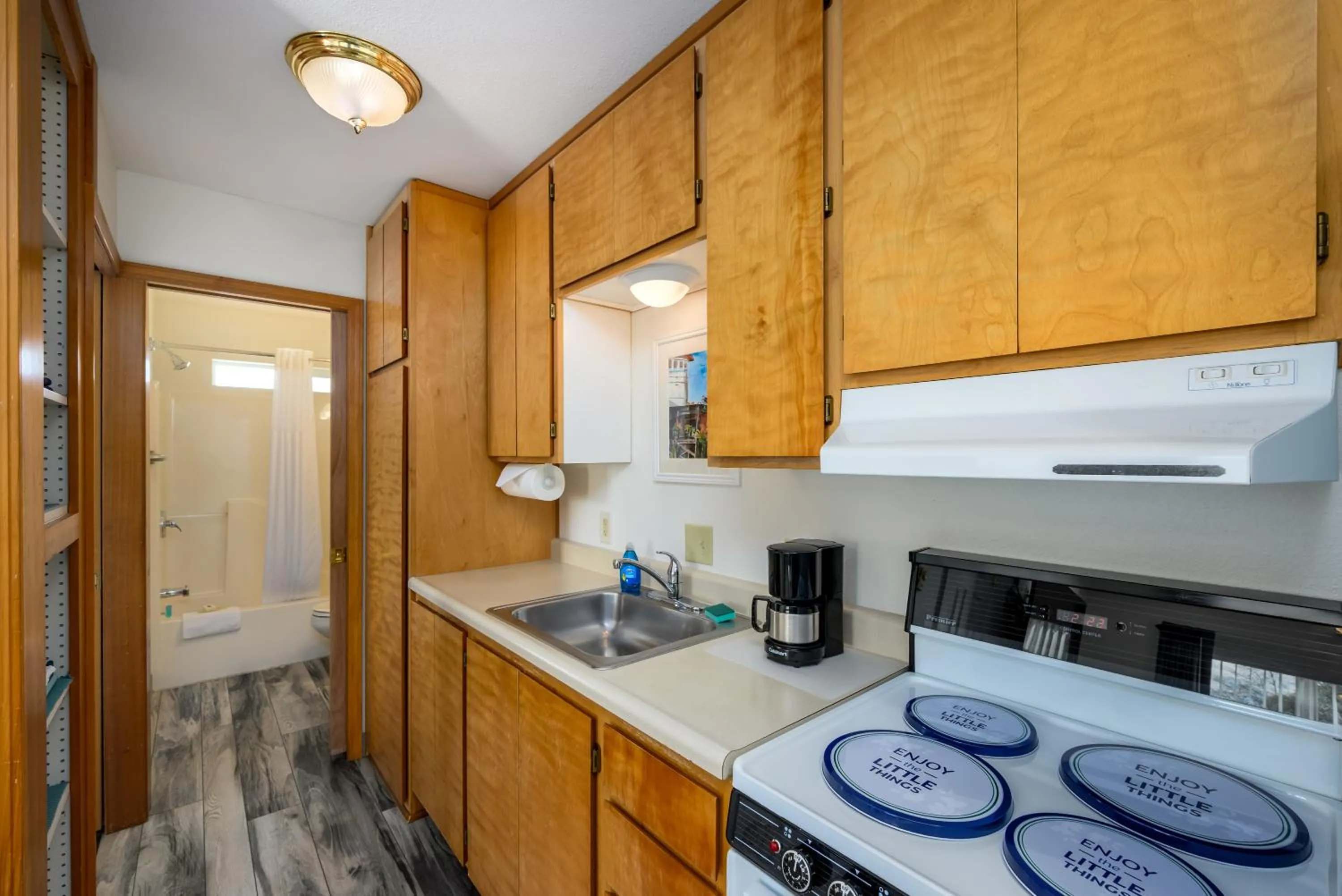 kitchen in Ocean Suites Motel