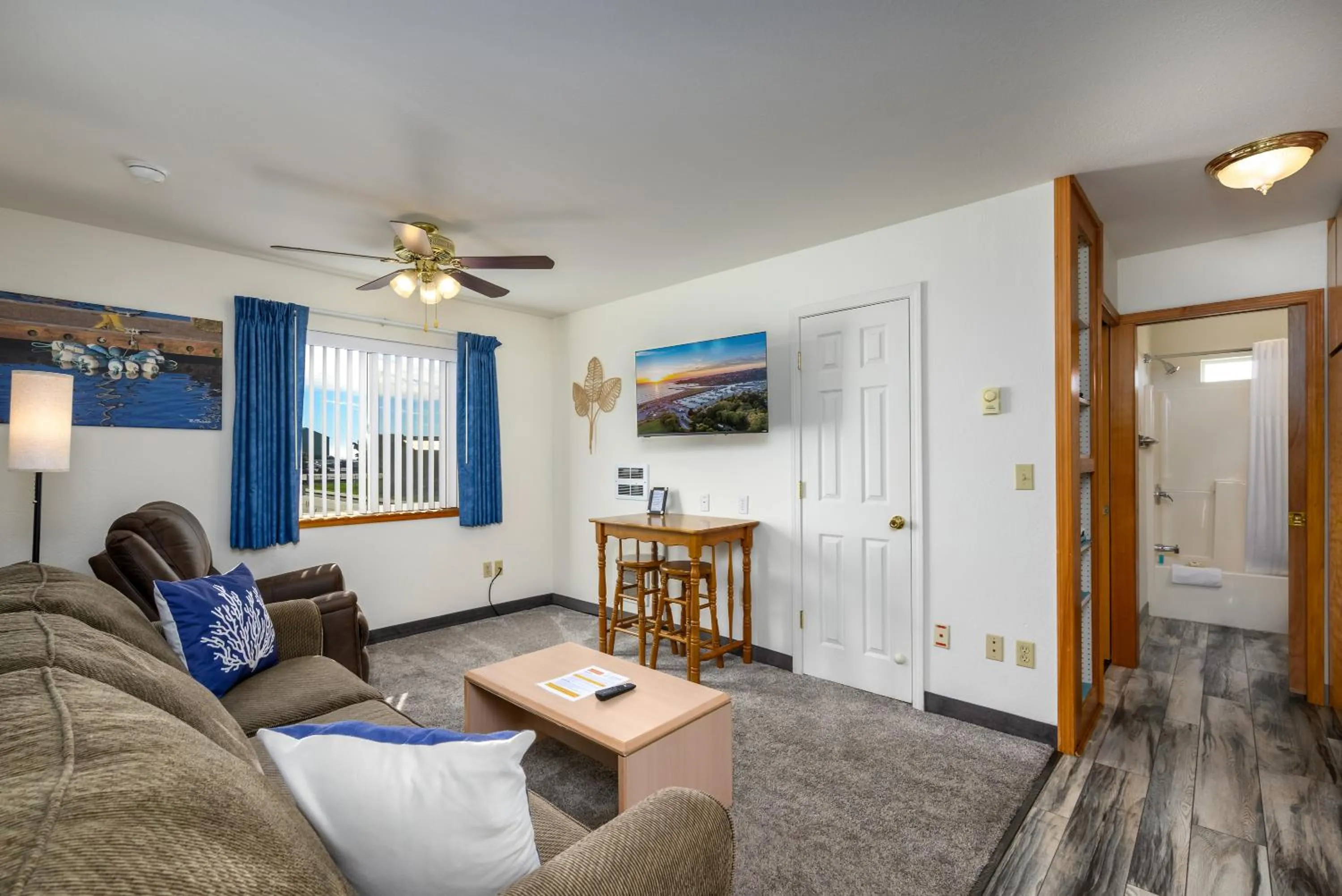 TV and multimedia in Ocean Suites Motel