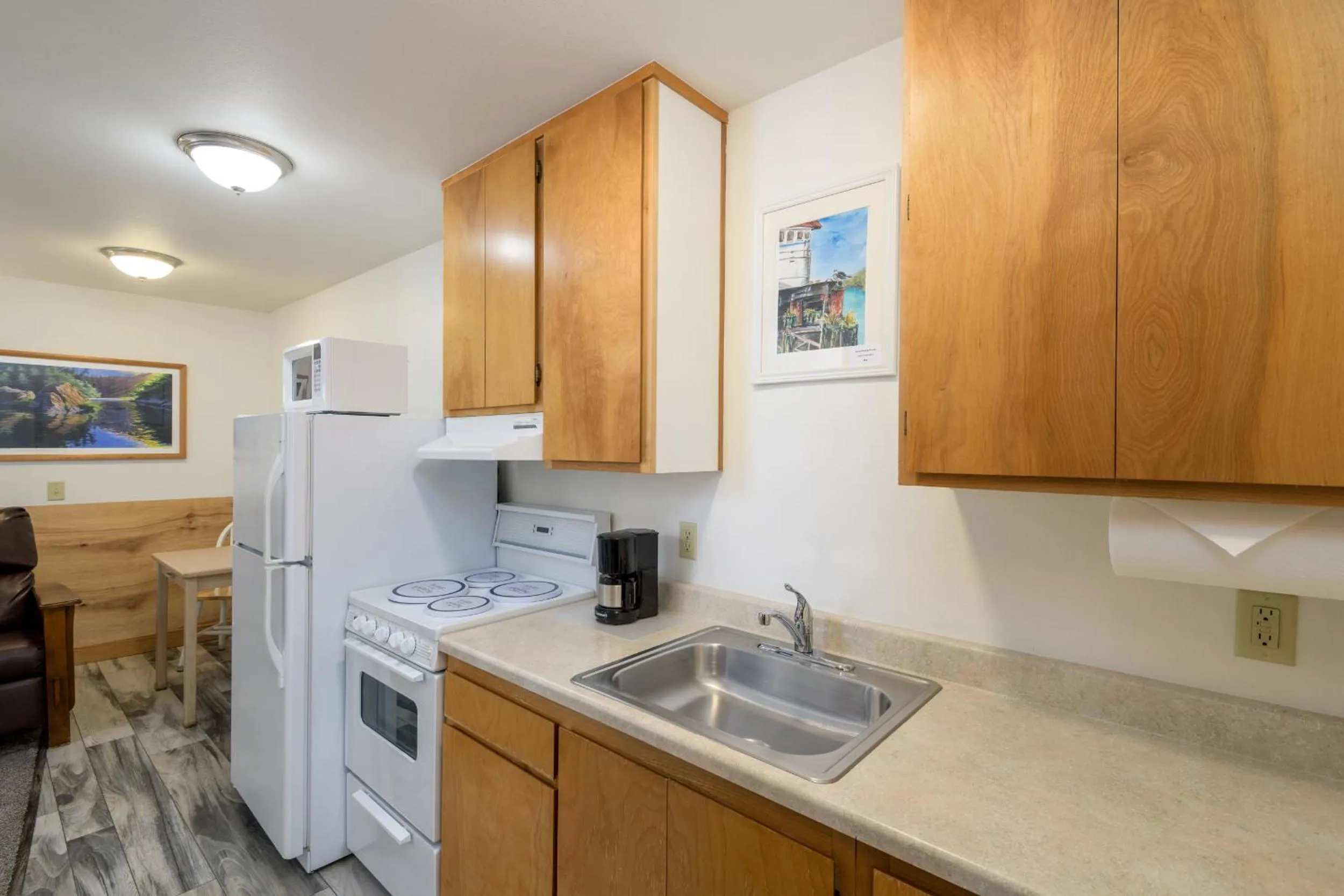 Kitchen or kitchenette in Ocean Suites Motel