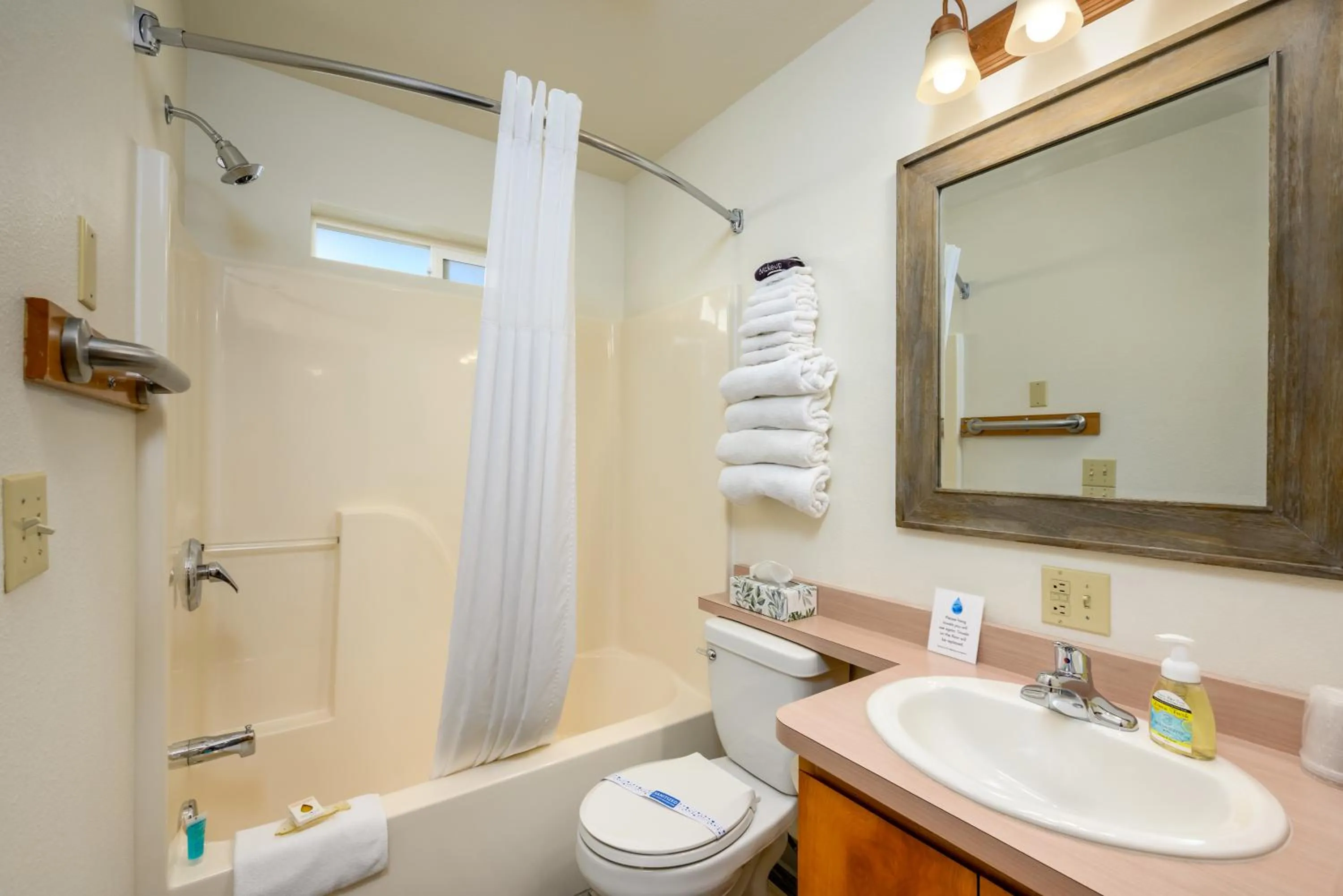 Shower in Ocean Suites Motel