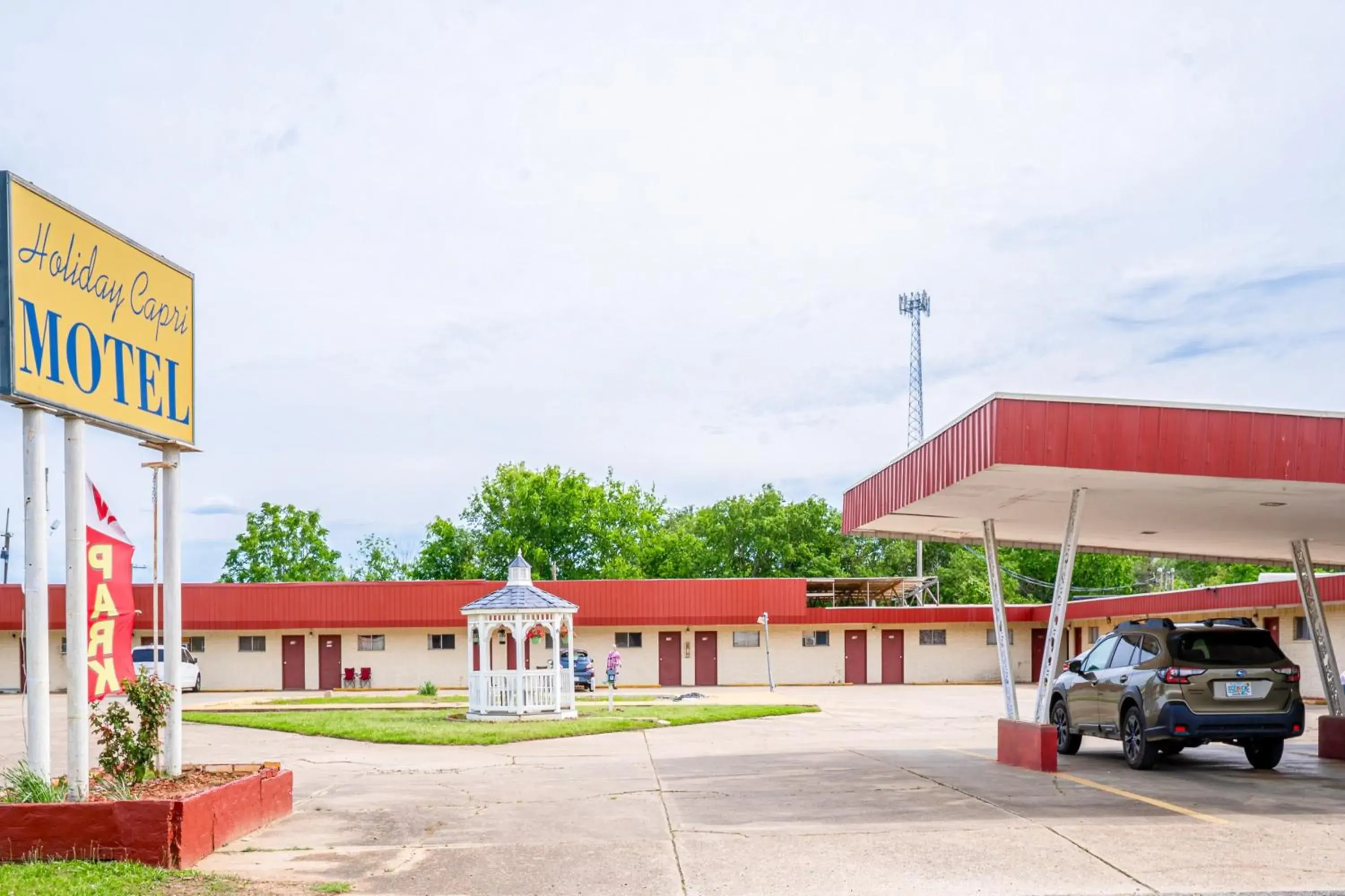 Facade/entrance in OYO Holiday Capri Motel & Rv Park Facade/entrance in OYO Holiday Capri Motel & Rv Park