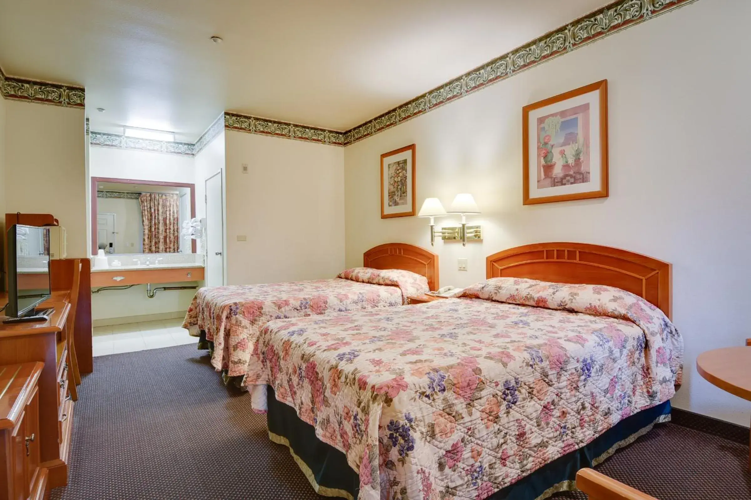 Photo of the whole room, Bed in Vagabond Inn Hacienda Heights Photo of the whole room, Bed in Vagabond Inn Hacienda Heights