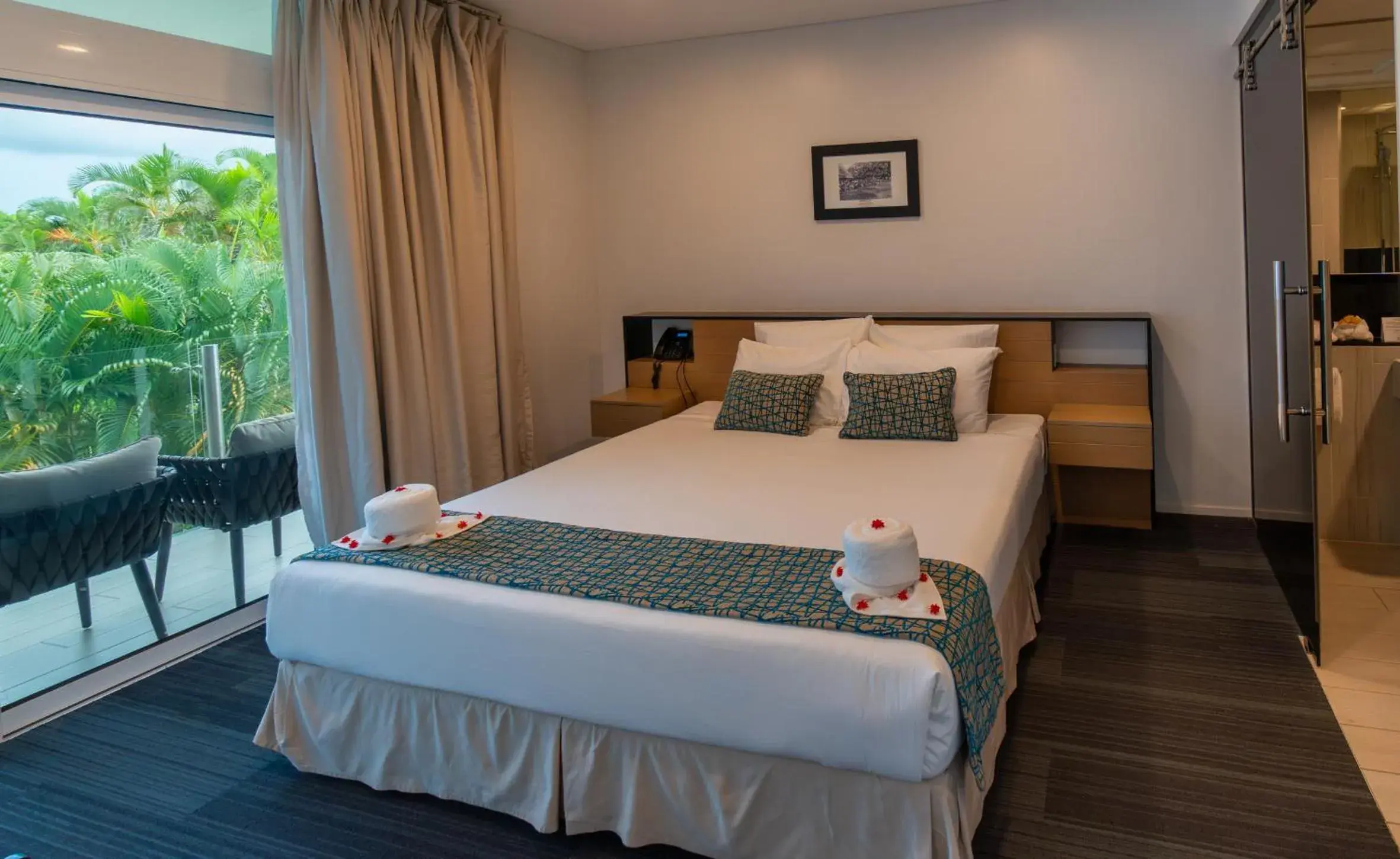 Bed in Taumeasina Island Resort Bed in Taumeasina Island Resort