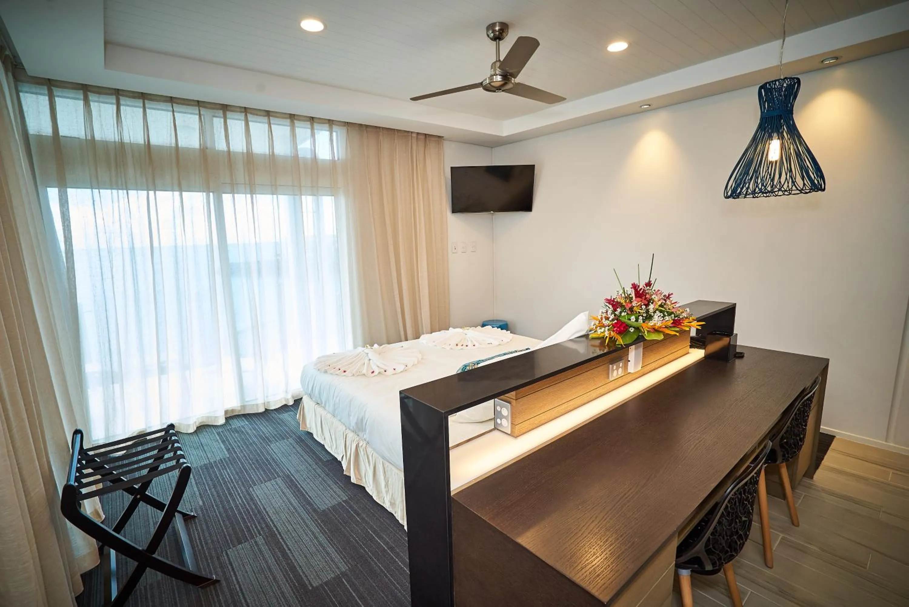 Bed in Taumeasina Island Resort