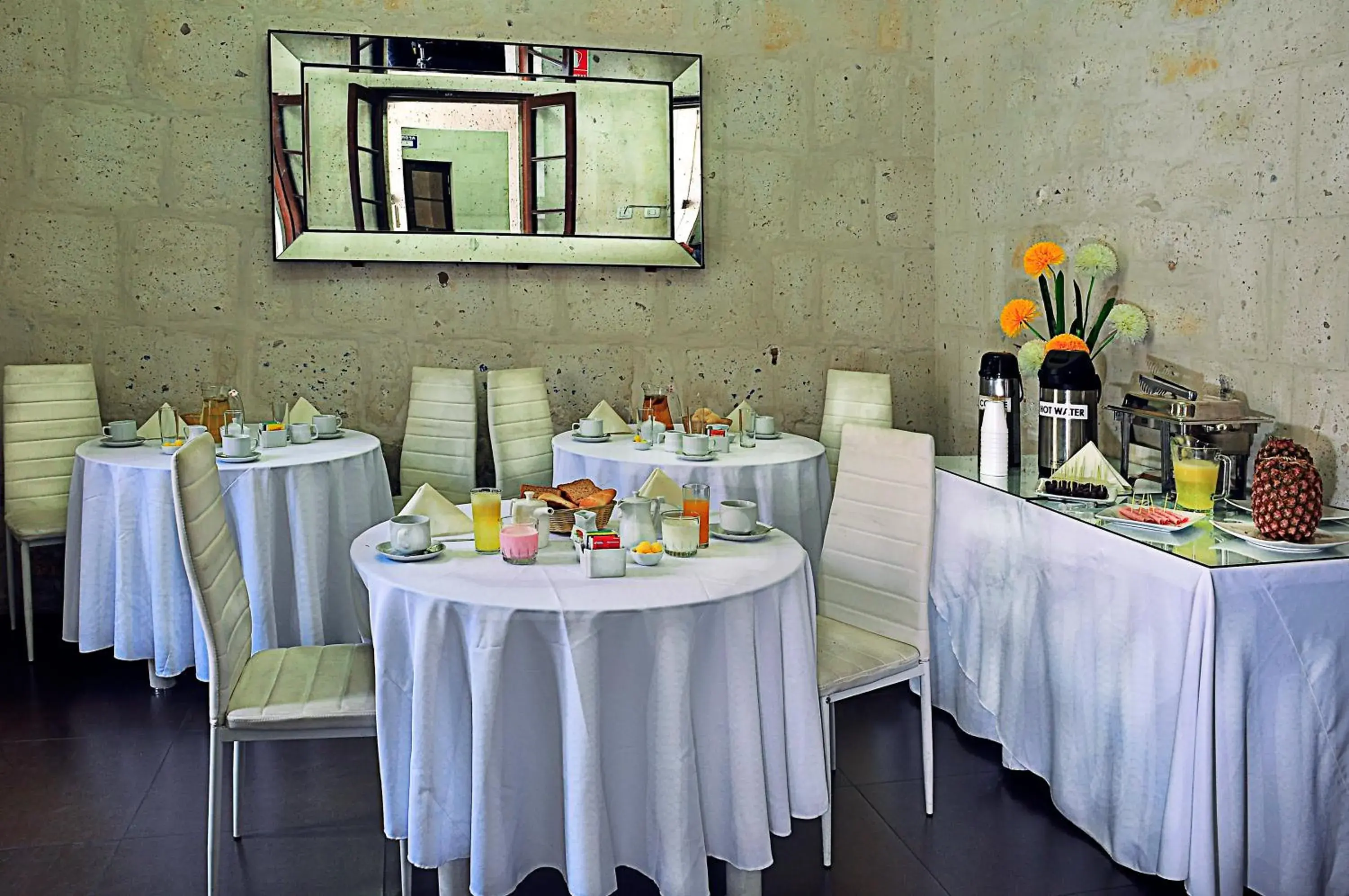 Buffet breakfast in Hoteles Riviera Mansion Buffet breakfast in Hoteles Riviera Mansion