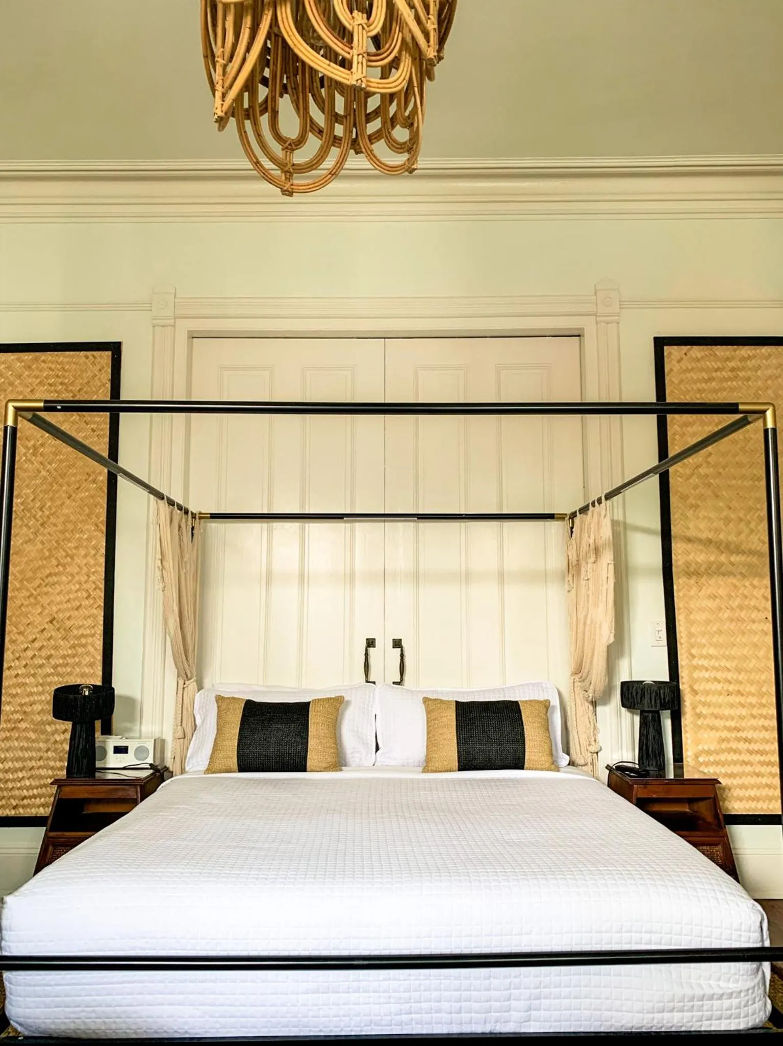 Bed in Marreros Guest Mansion - Adult Only