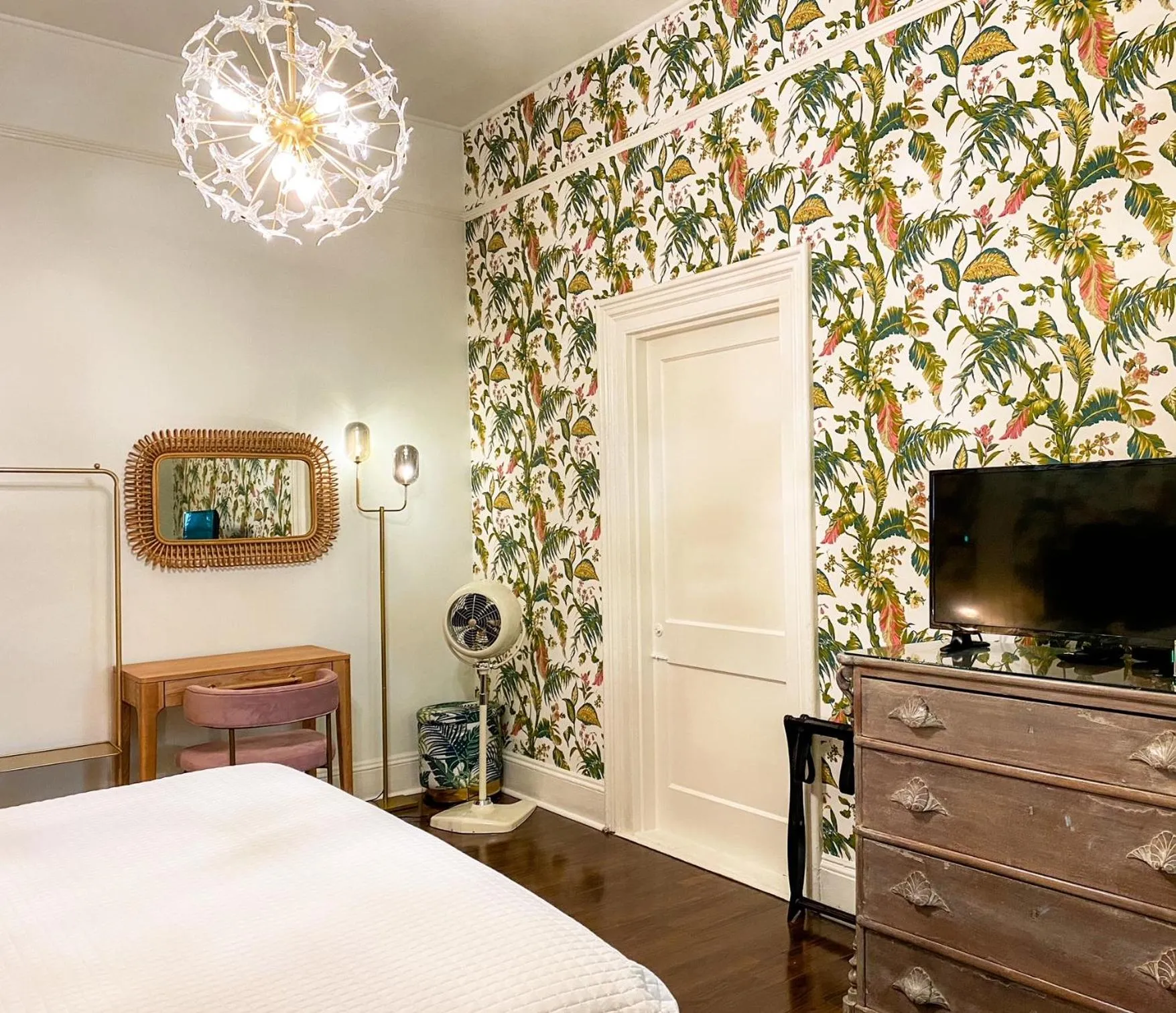 Photo of the whole room, Bed in Marreros Guest Mansion - Adult Only