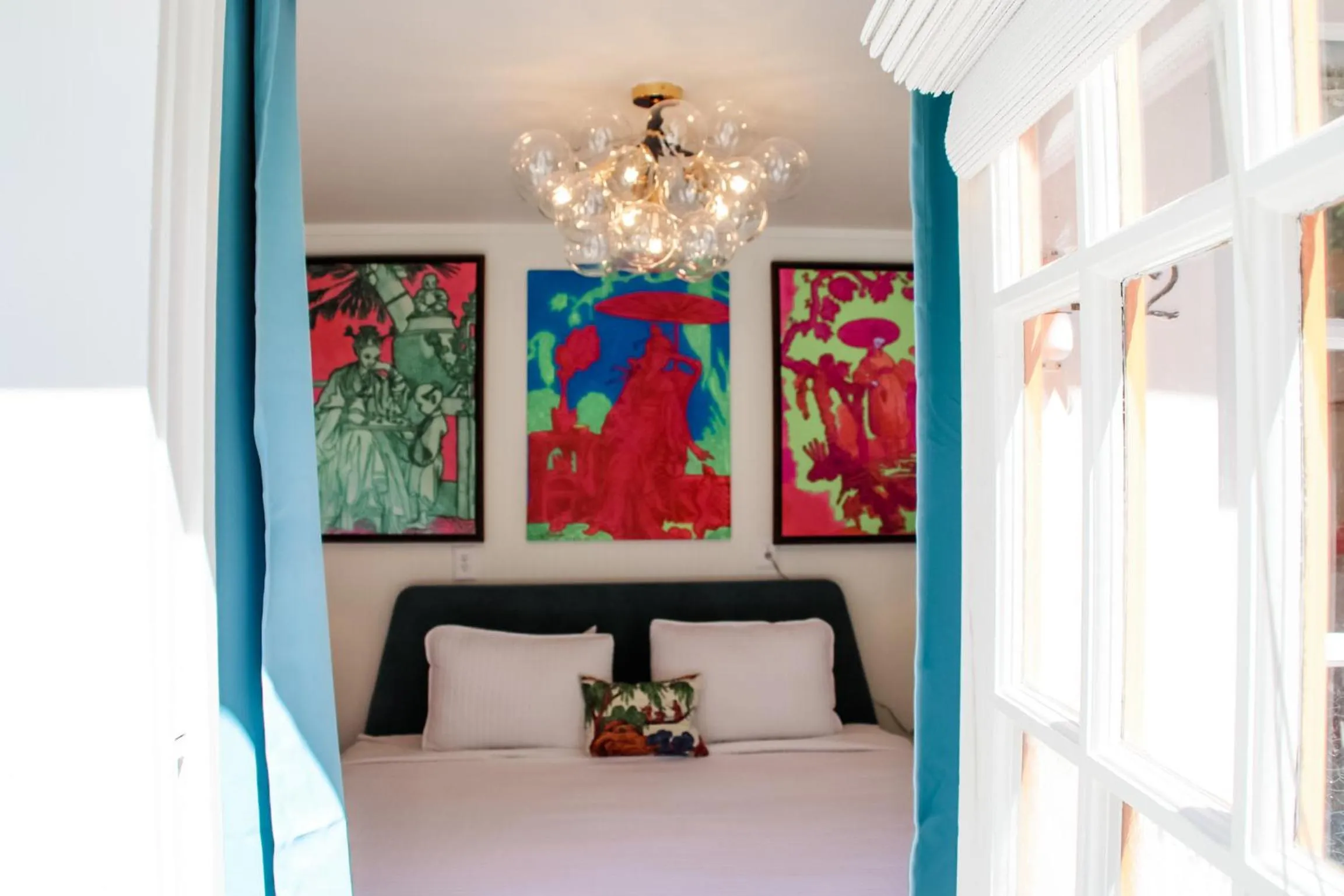 Bed in Marreros Guest Mansion - Adult Only