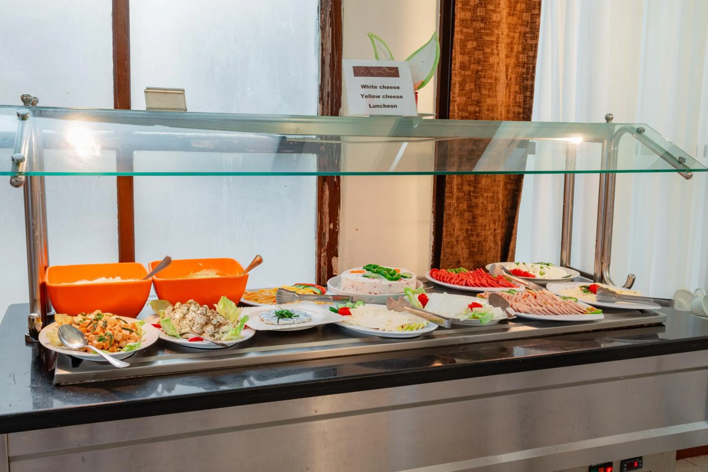 Restaurant/places to eat in Empire Beach Aqua Park