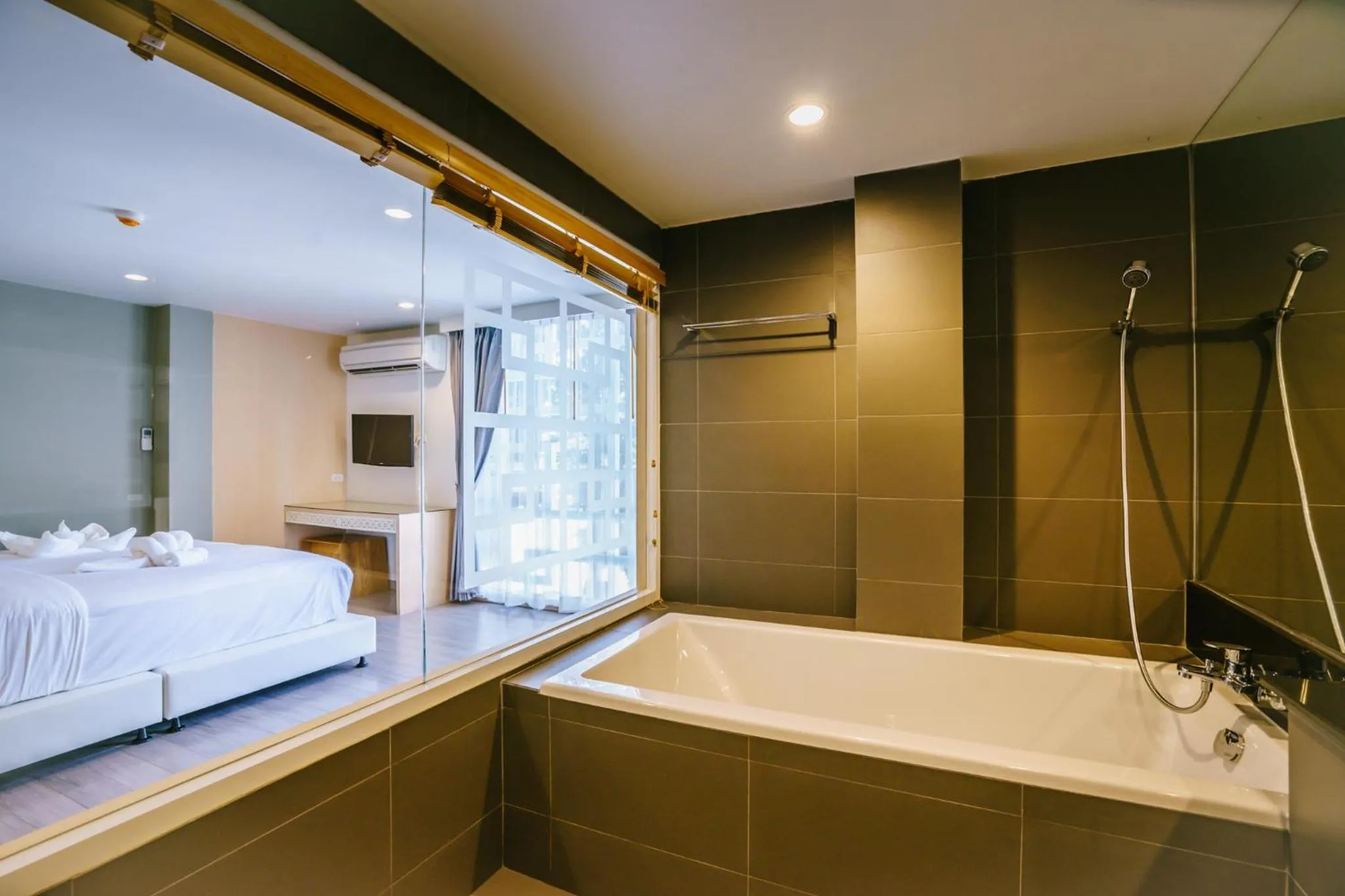 Day, Bed in Moon Dragon Hotel