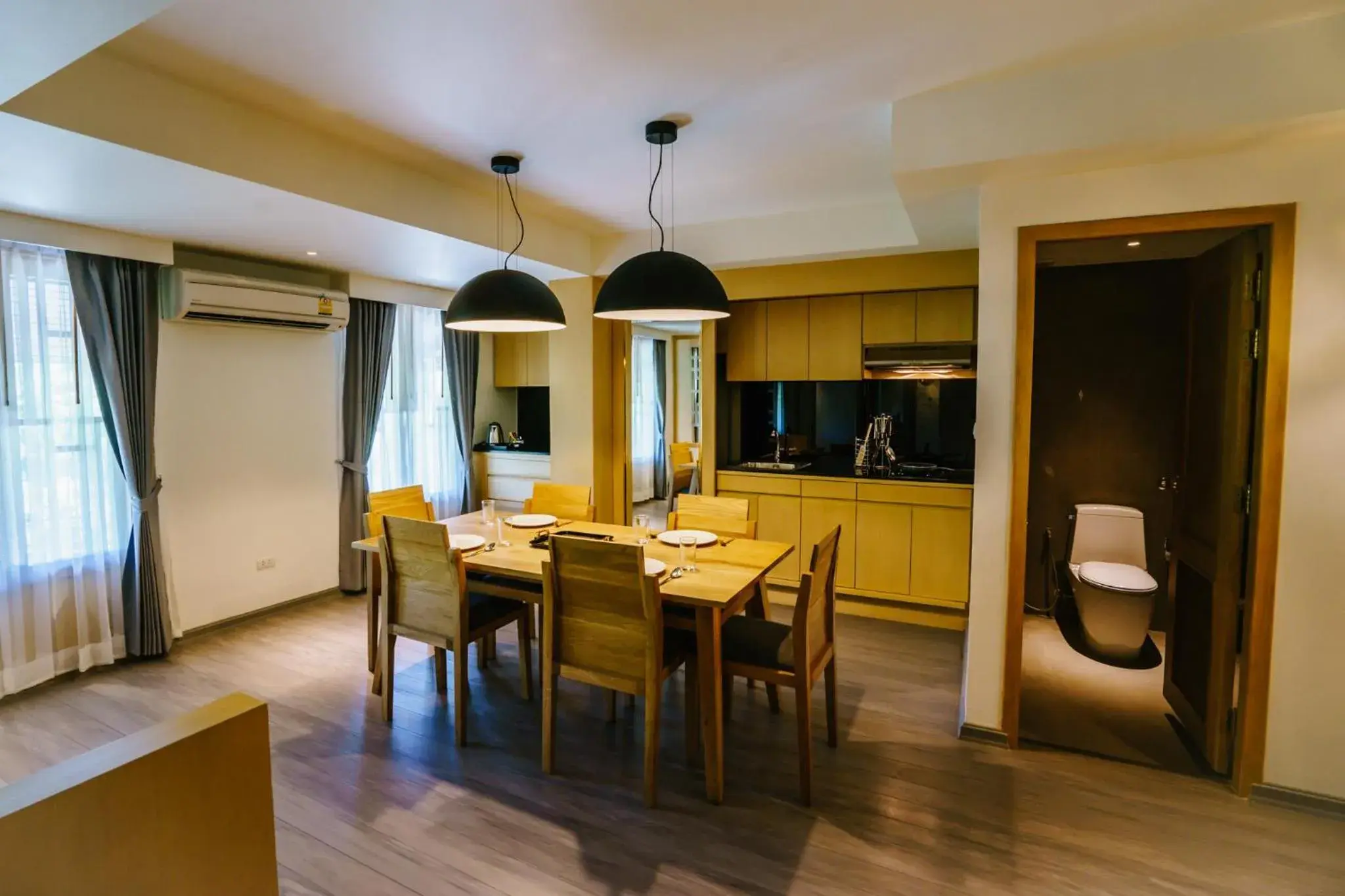 Restaurant/places to eat in Moon Dragon Hotel Restaurant/places to eat in Moon Dragon Hotel