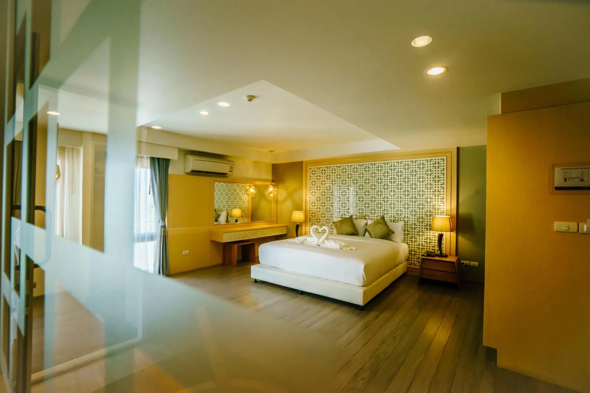 Day, Bed in Moon Dragon Hotel